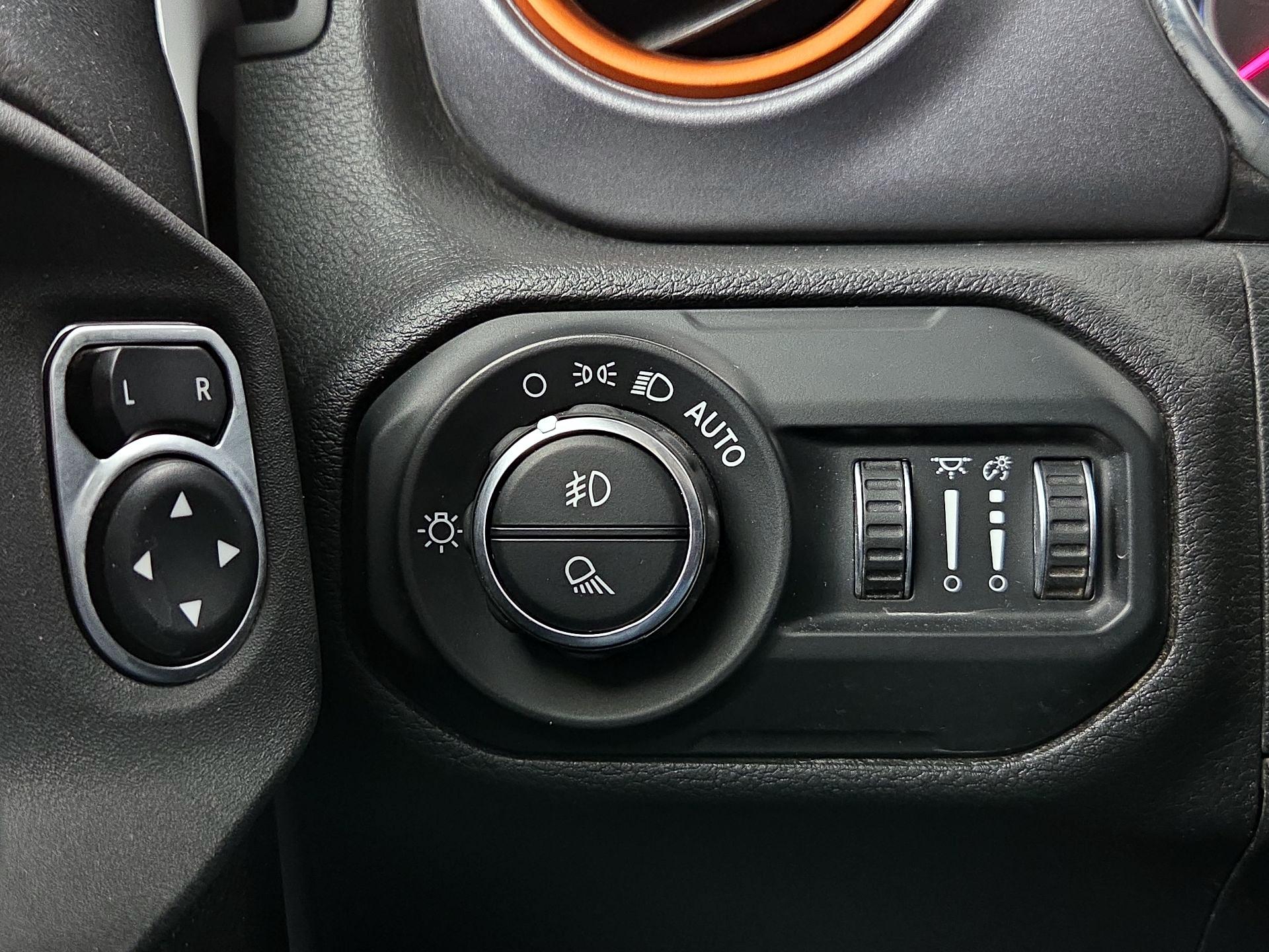 Thumbnail: 2021 Jeep Gladiator - 13