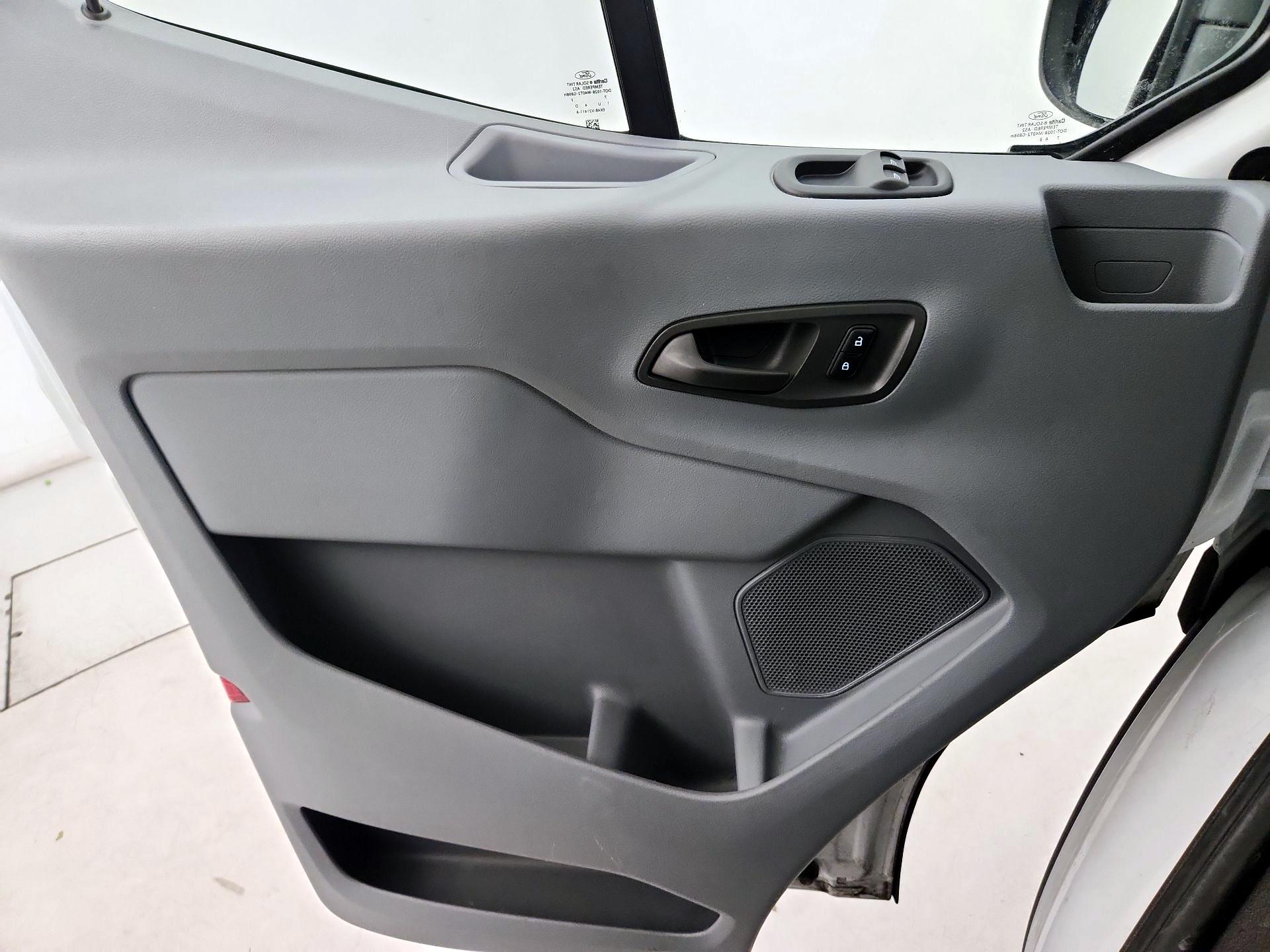 Thumbnail: 2017 Ford Transit Series - 12