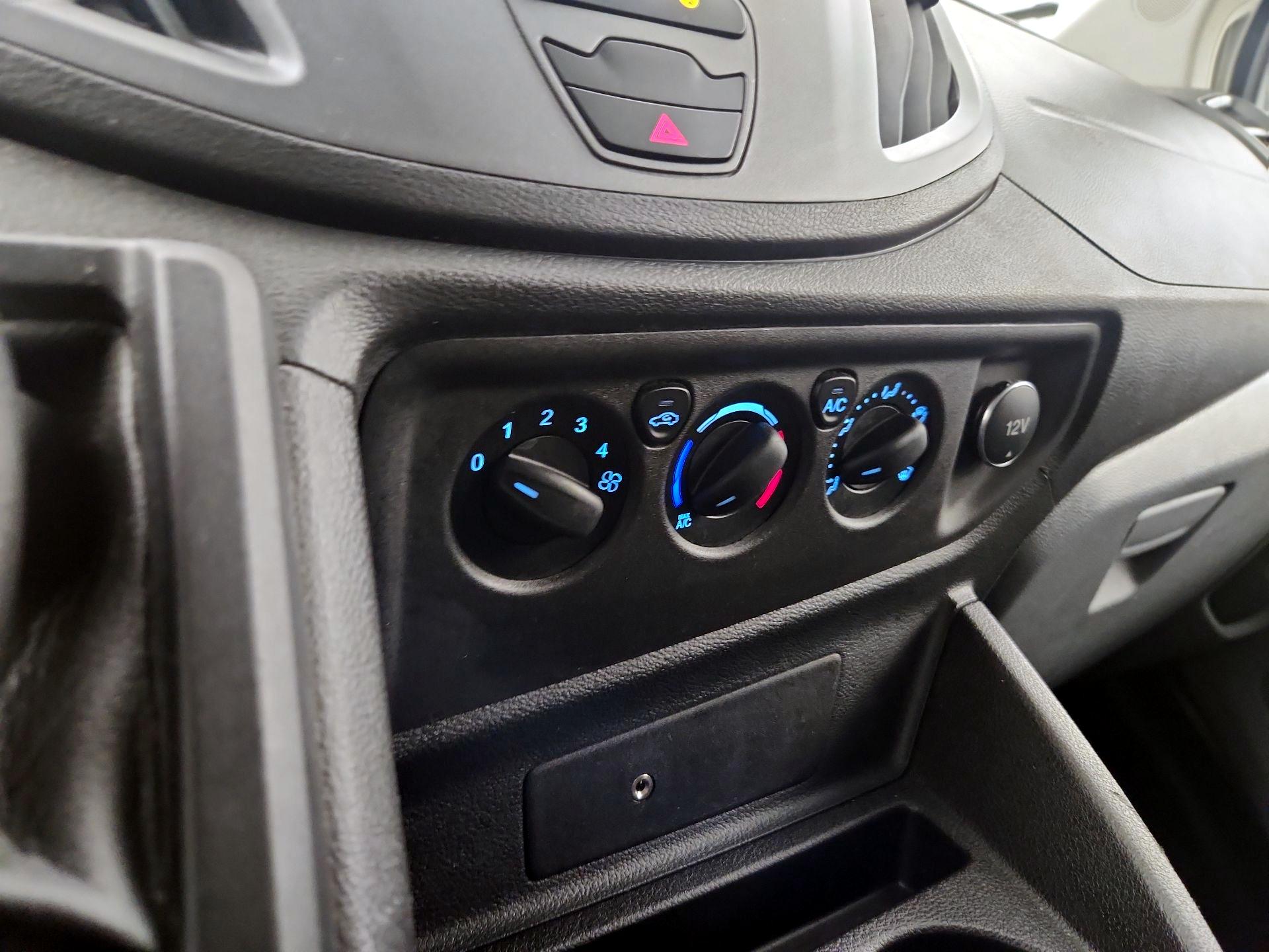 Thumbnail: 2017 Ford Transit Series - 15