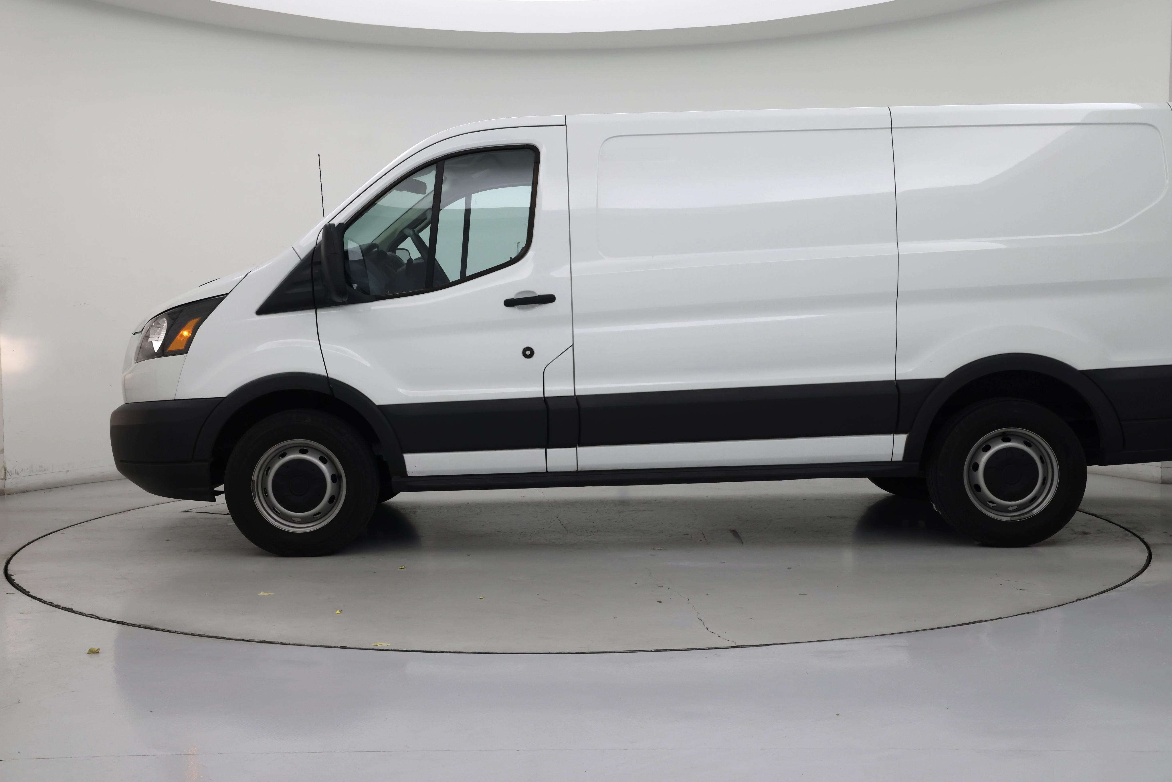 Thumbnail: 2017 Ford Transit Series - 3