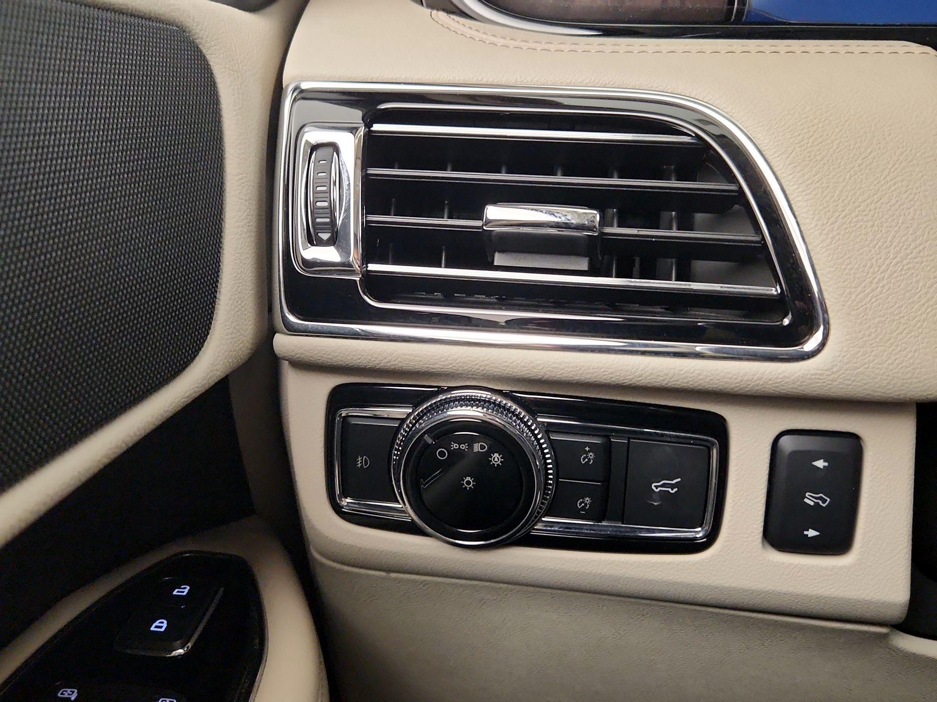 Thumbnail: 2019 Lincoln Navigator - 13