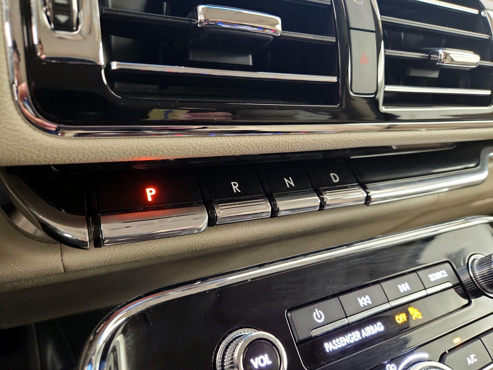 Thumbnail: 2019 Lincoln Navigator - 17