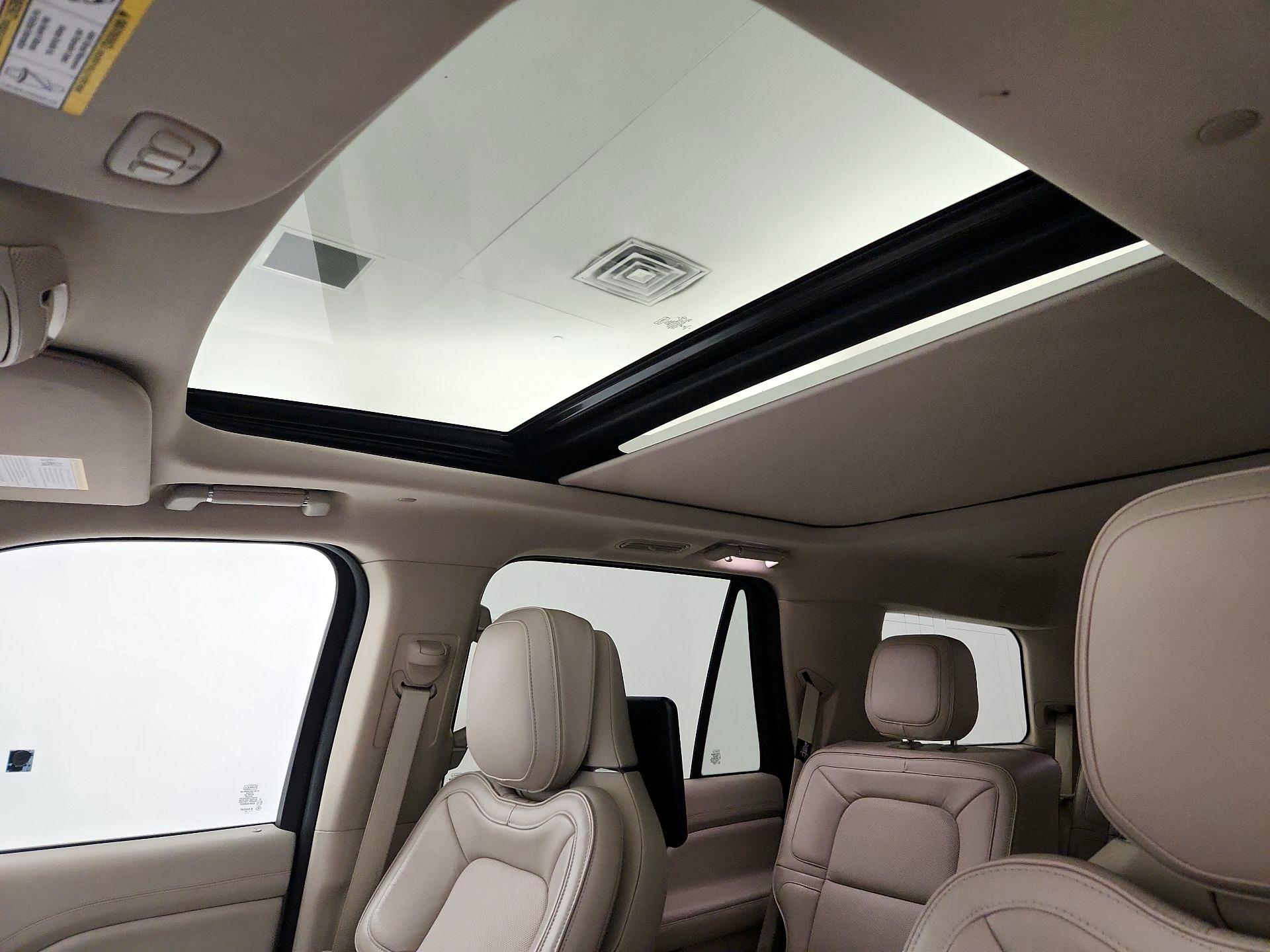 Thumbnail: 2019 Lincoln Navigator - 19