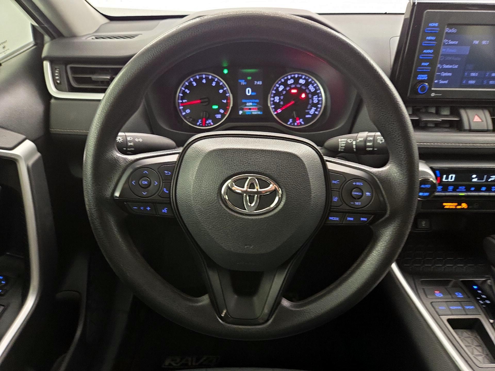 Thumbnail: 2022 Toyota RAV4 - 10