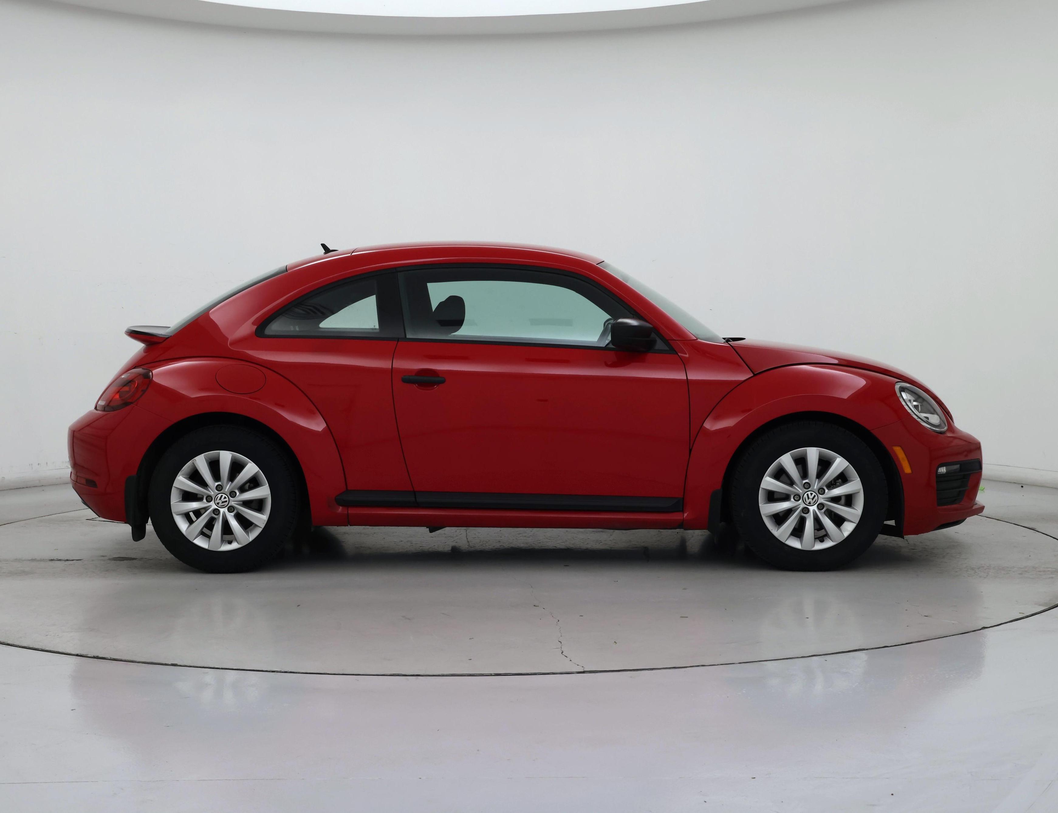 Thumbnail: 2018 Volkswagen Beetle - 7