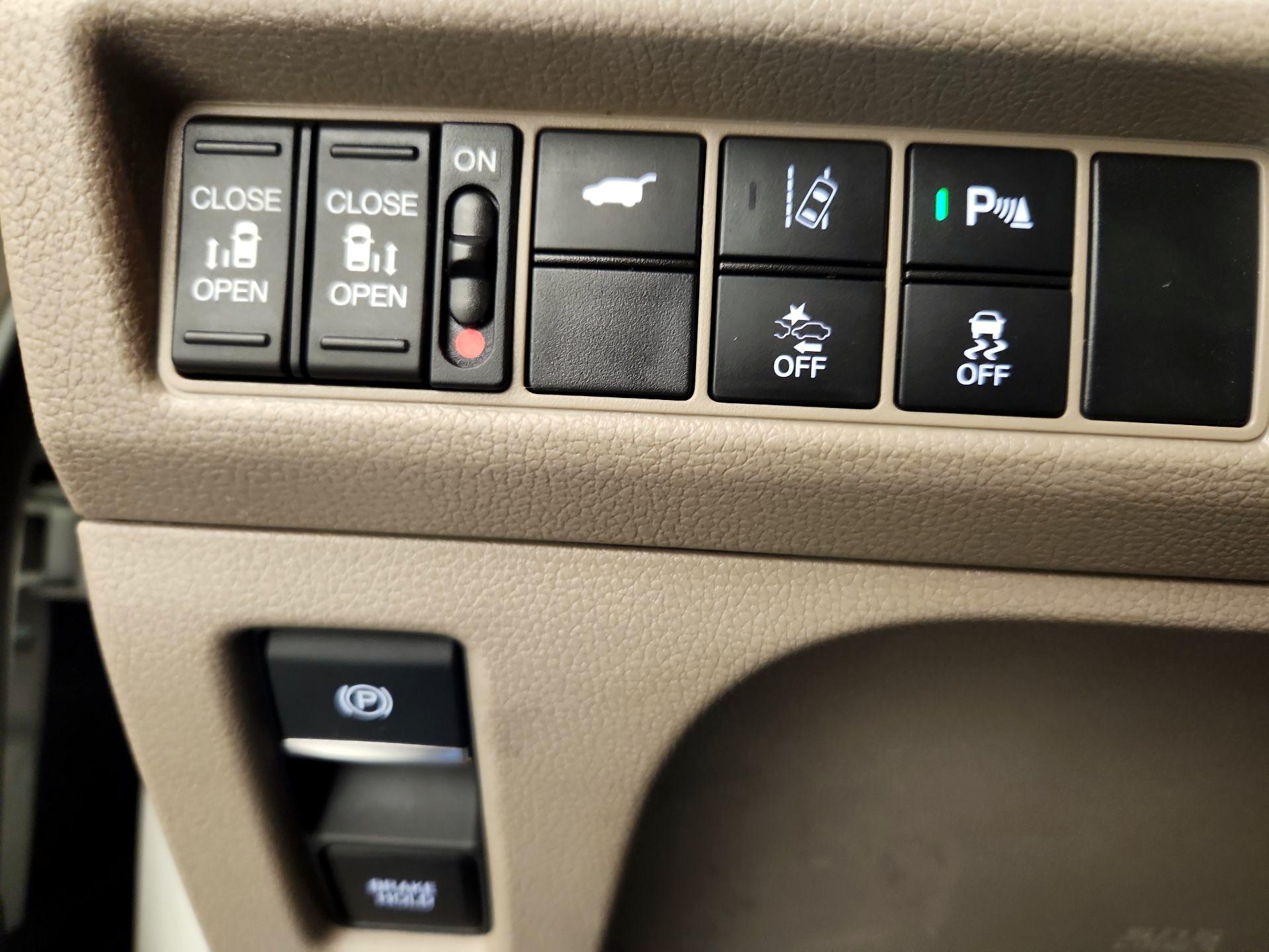 Thumbnail: 2018 Honda Odyssey - 13