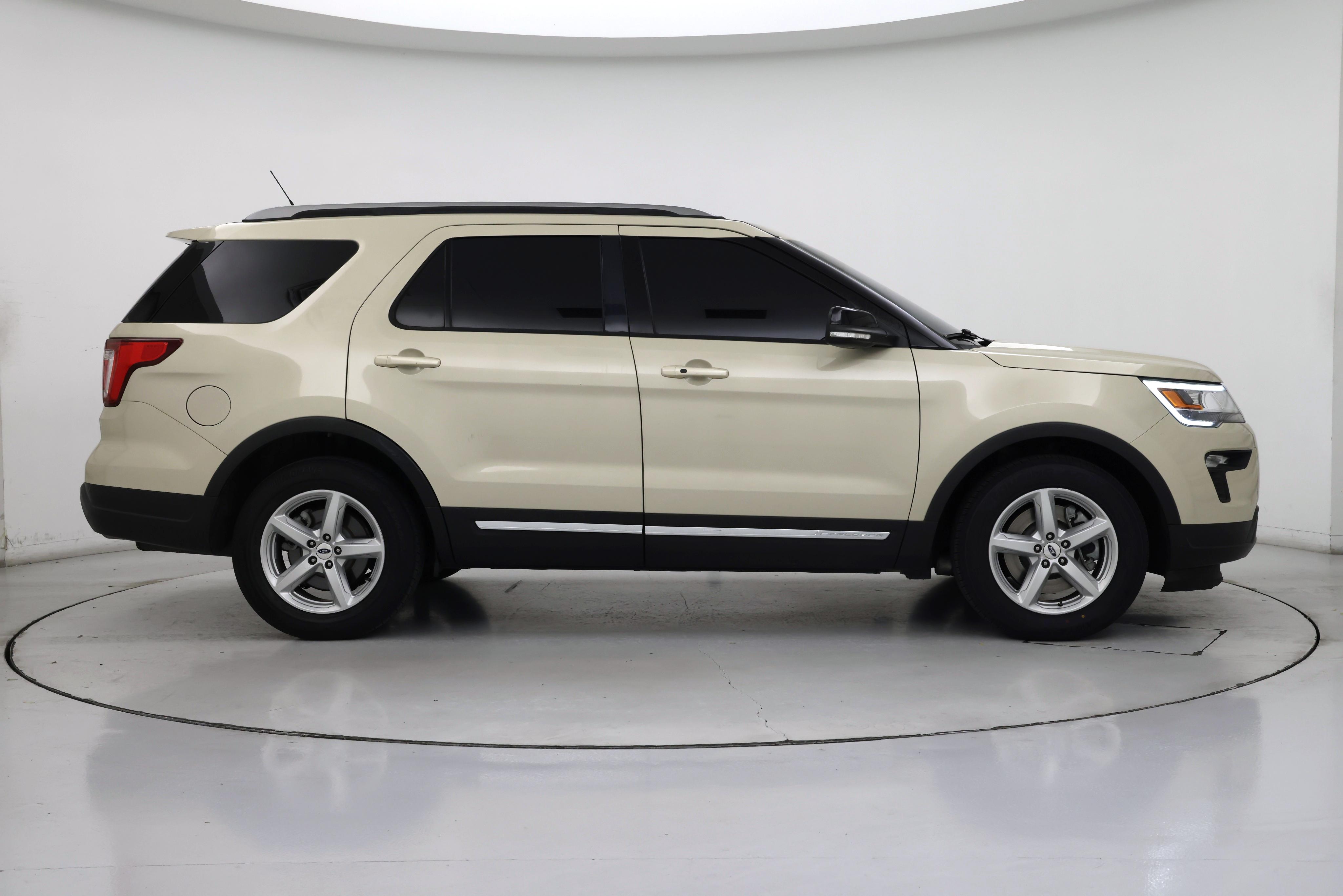 Thumbnail: 2018 Ford Explorer - 7