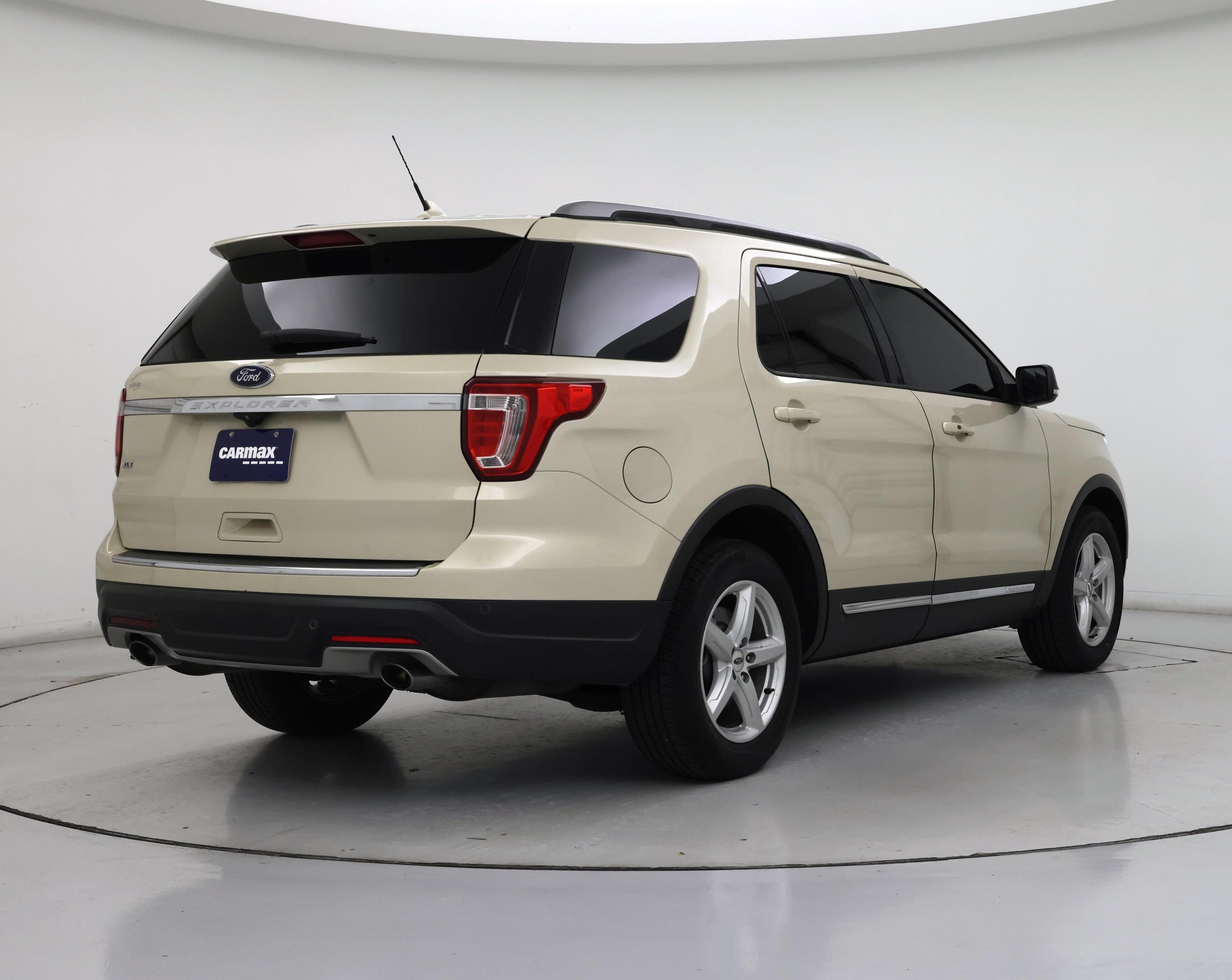 Thumbnail: 2018 Ford Explorer - 8