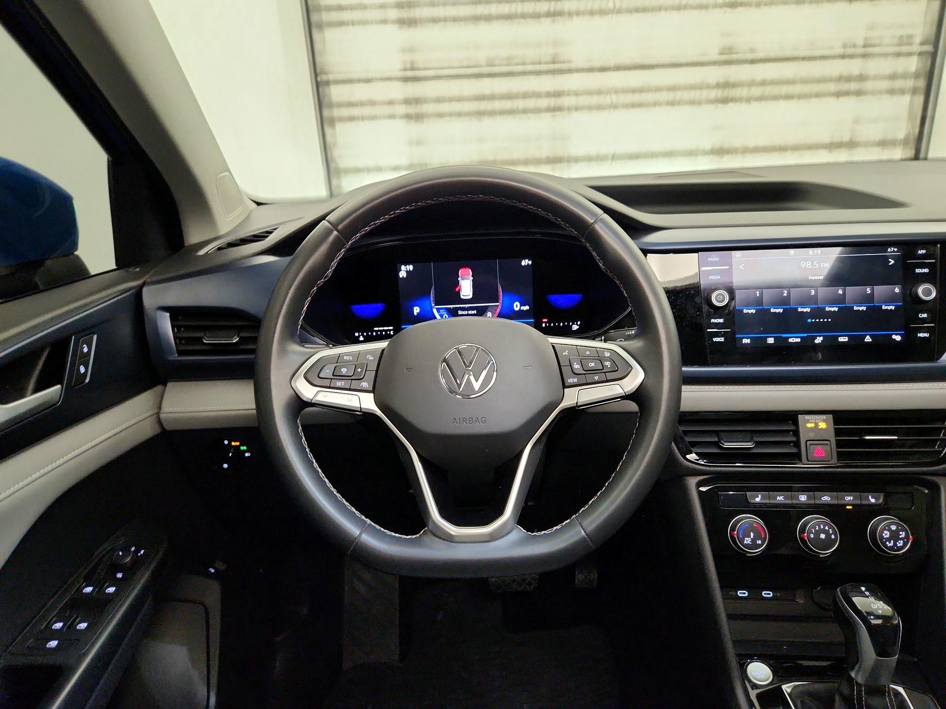 Thumbnail: 2023 Volkswagen Taos - 10