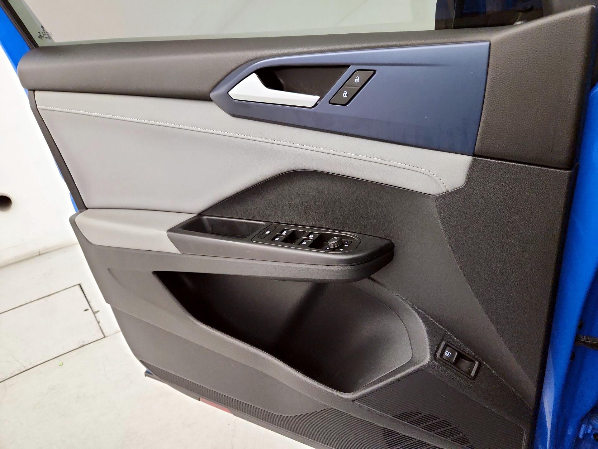 Thumbnail: 2023 Volkswagen Taos - 12