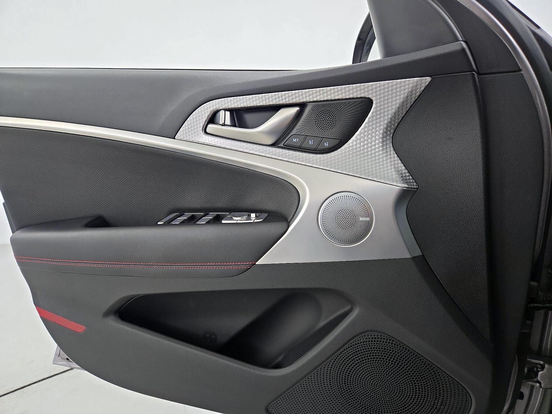 Thumbnail: 2023 Genesis G70 - 12