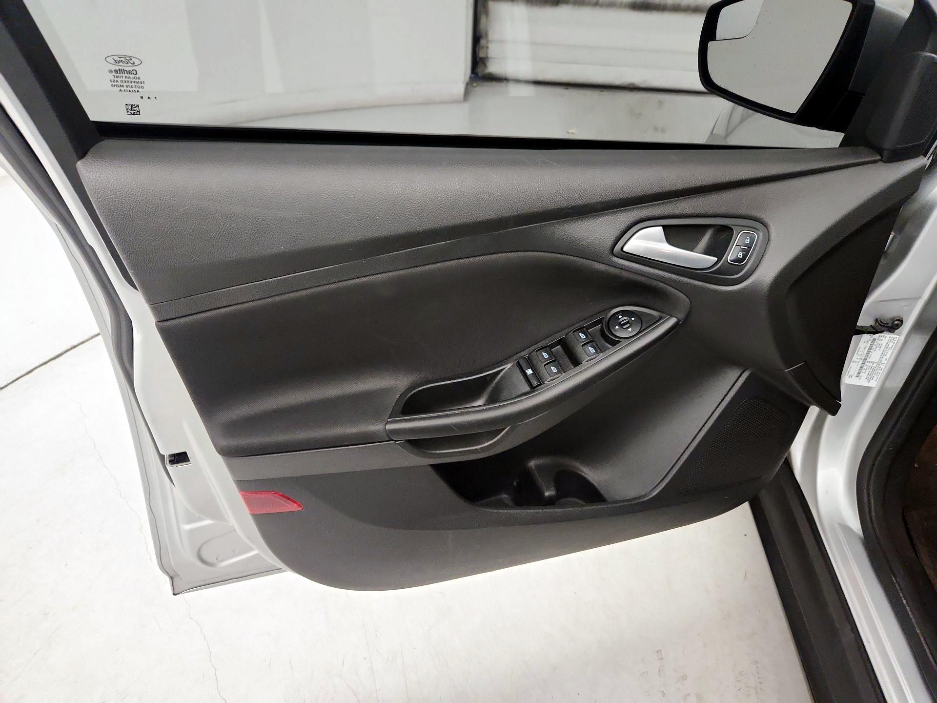 Thumbnail: 2017 Ford Focus - 12