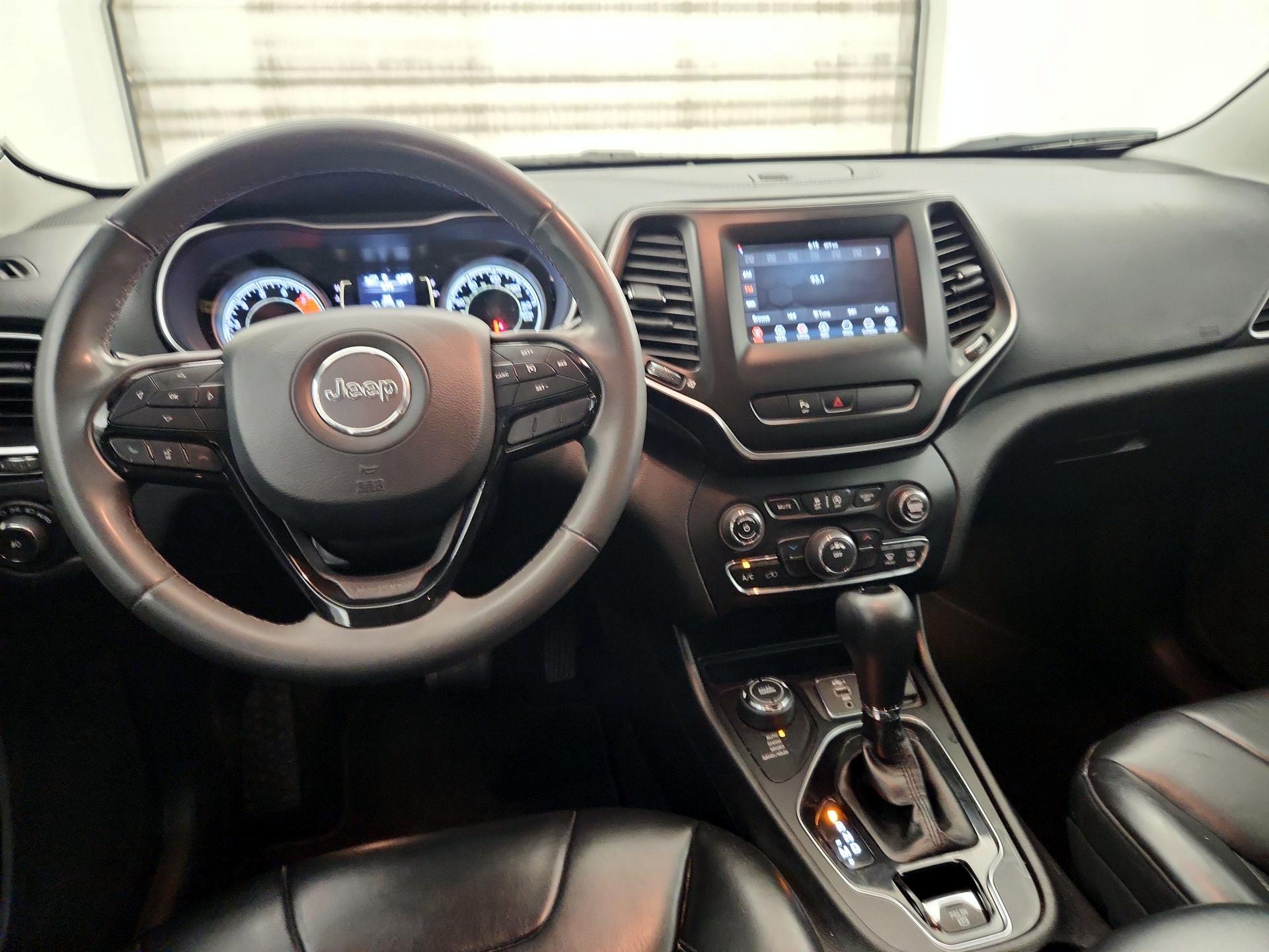 Thumbnail: 2020 Jeep Cherokee - 9