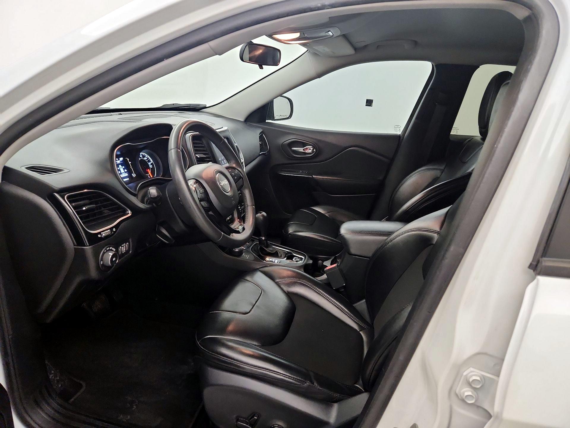 Thumbnail: 2020 Jeep Cherokee - 11