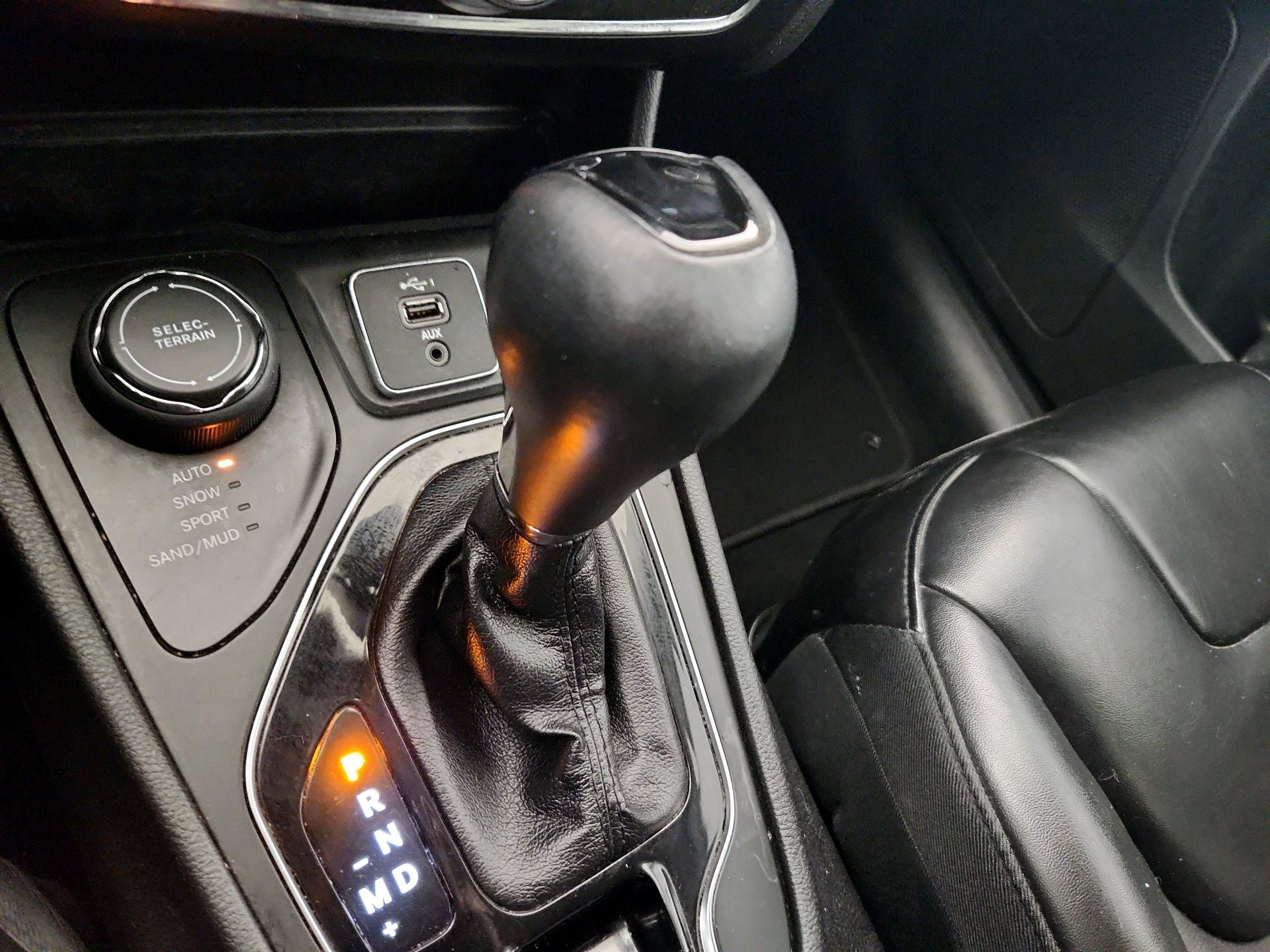 Thumbnail: 2020 Jeep Cherokee - 17