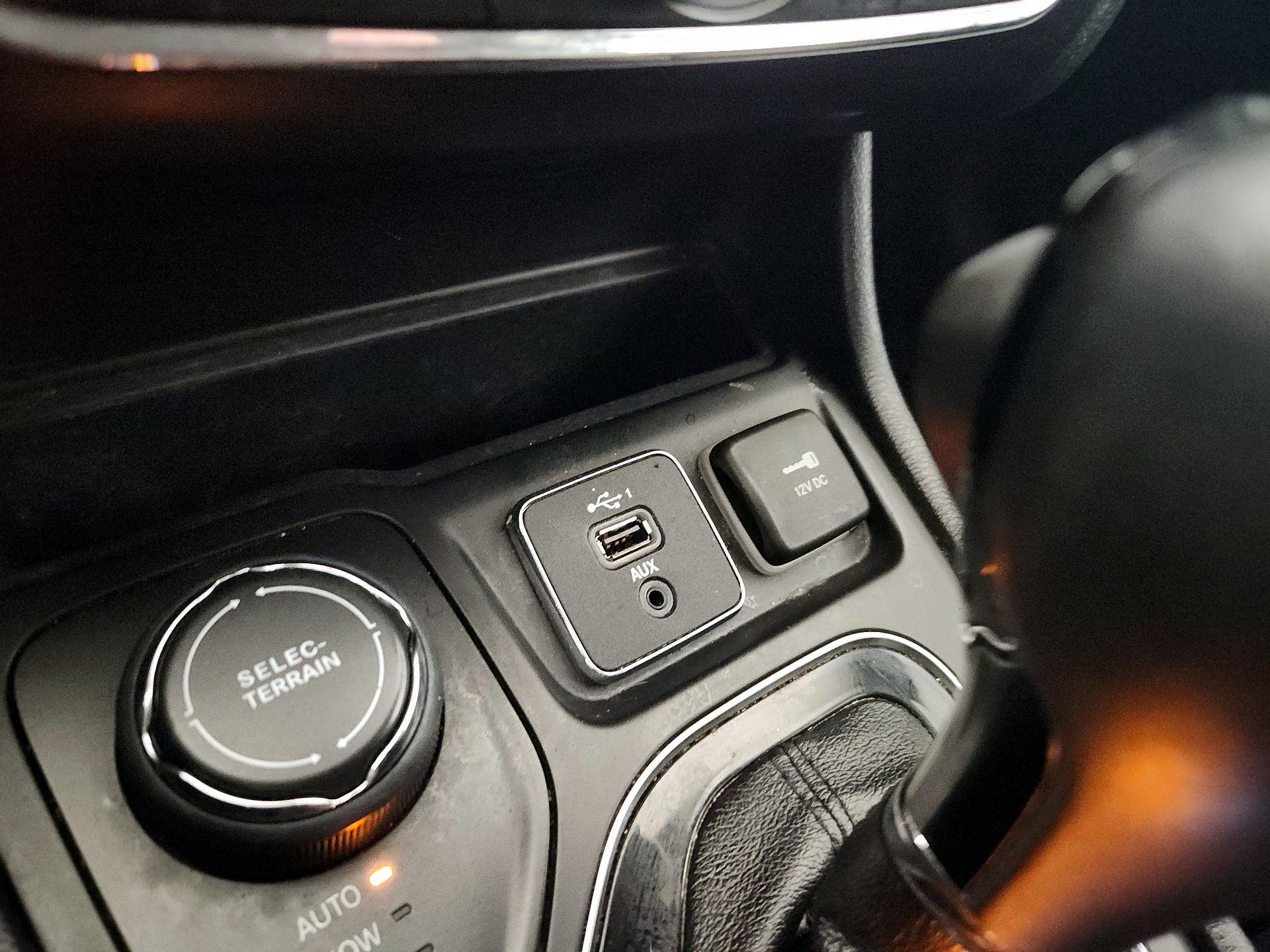 Thumbnail: 2020 Jeep Cherokee - 18