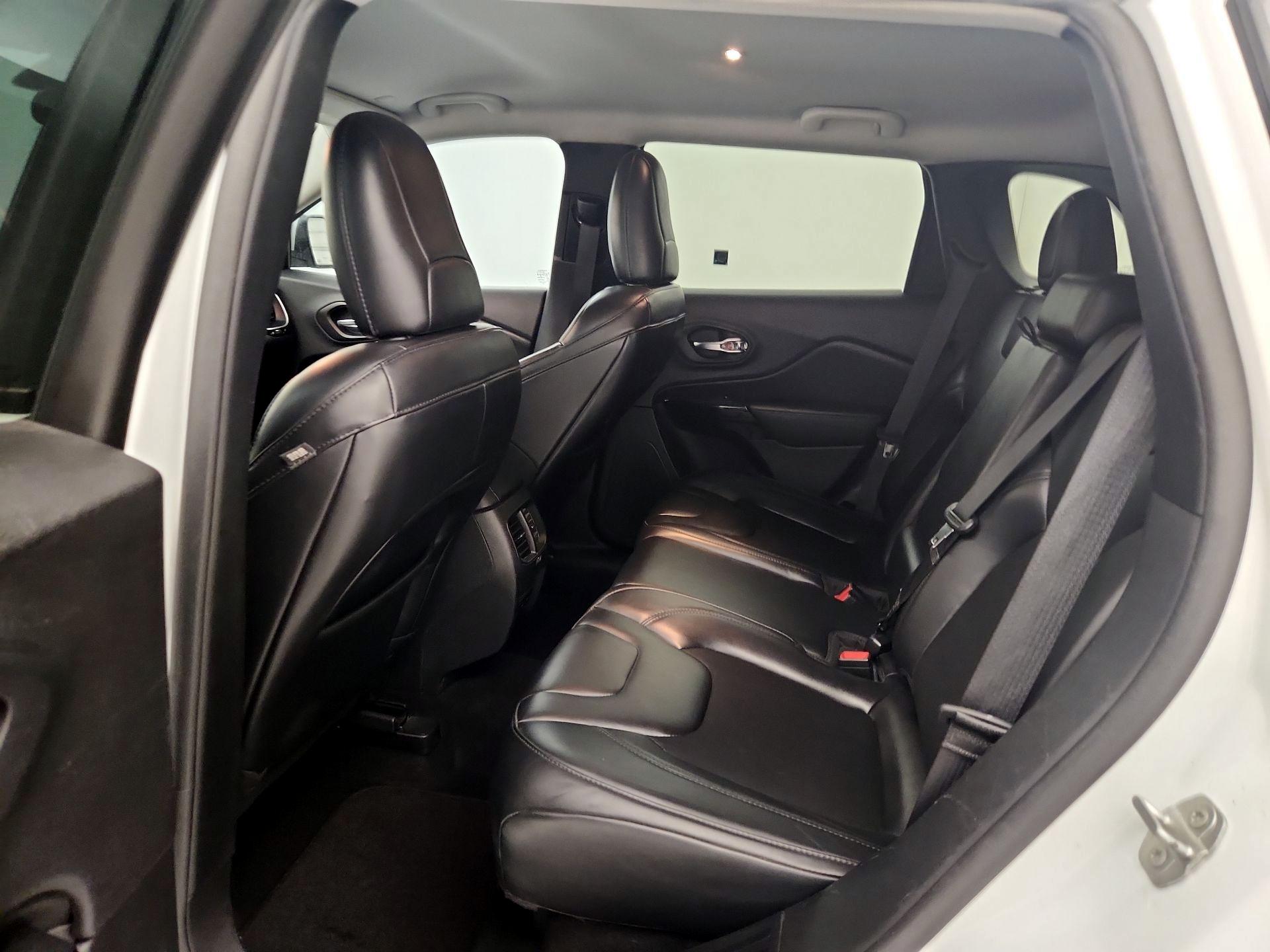 Thumbnail: 2020 Jeep Cherokee - 19