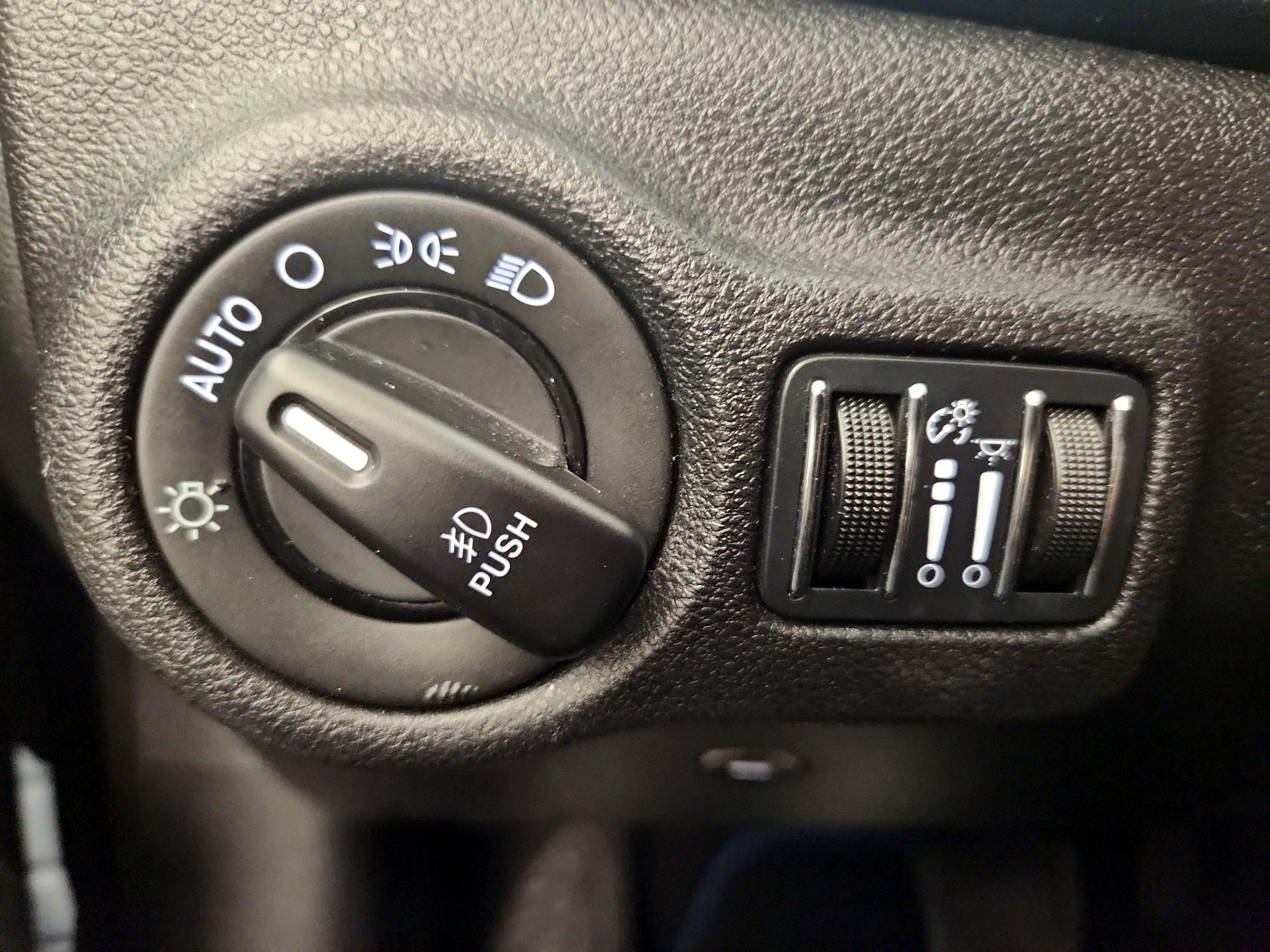 Thumbnail: 2016 Dodge Dart - 13
