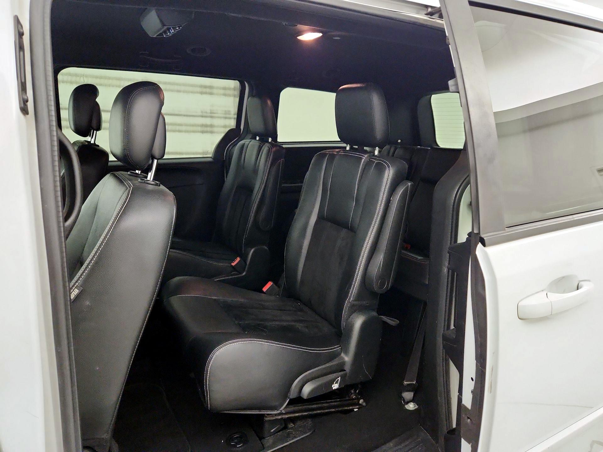 Thumbnail: 2017 Dodge Grand Caravan - 18