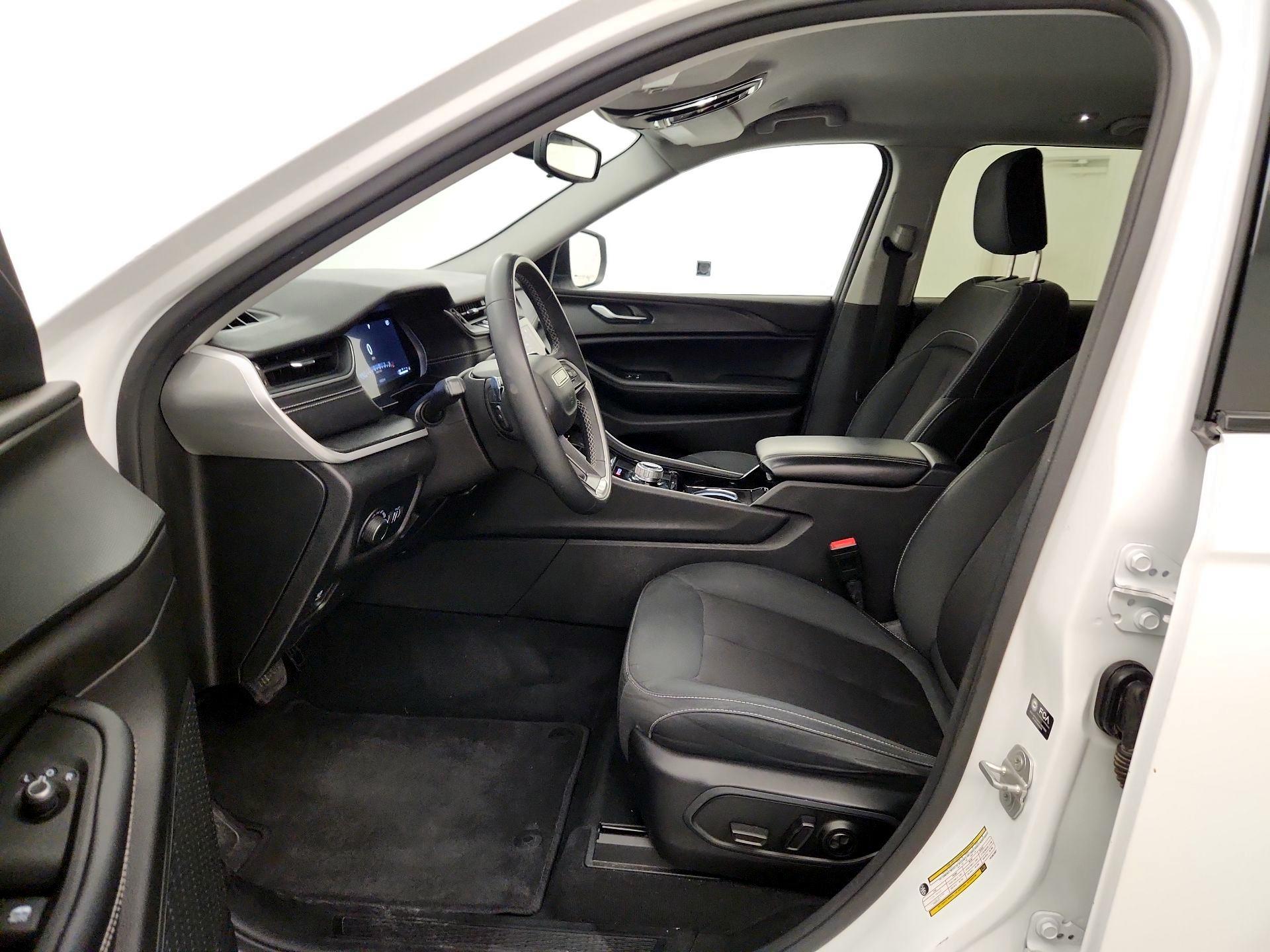 Thumbnail: 2023 Jeep Grand Cherokee - 11