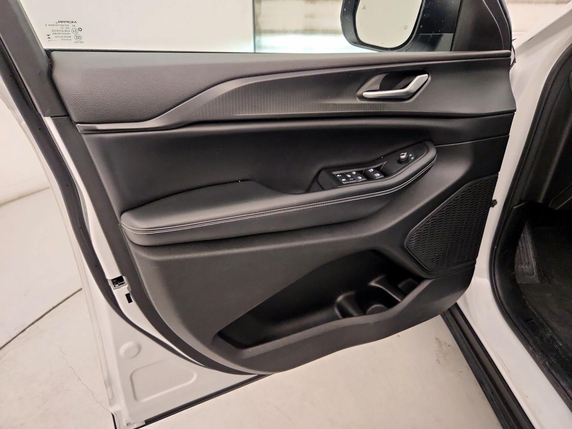 Thumbnail: 2023 Jeep Grand Cherokee - 12