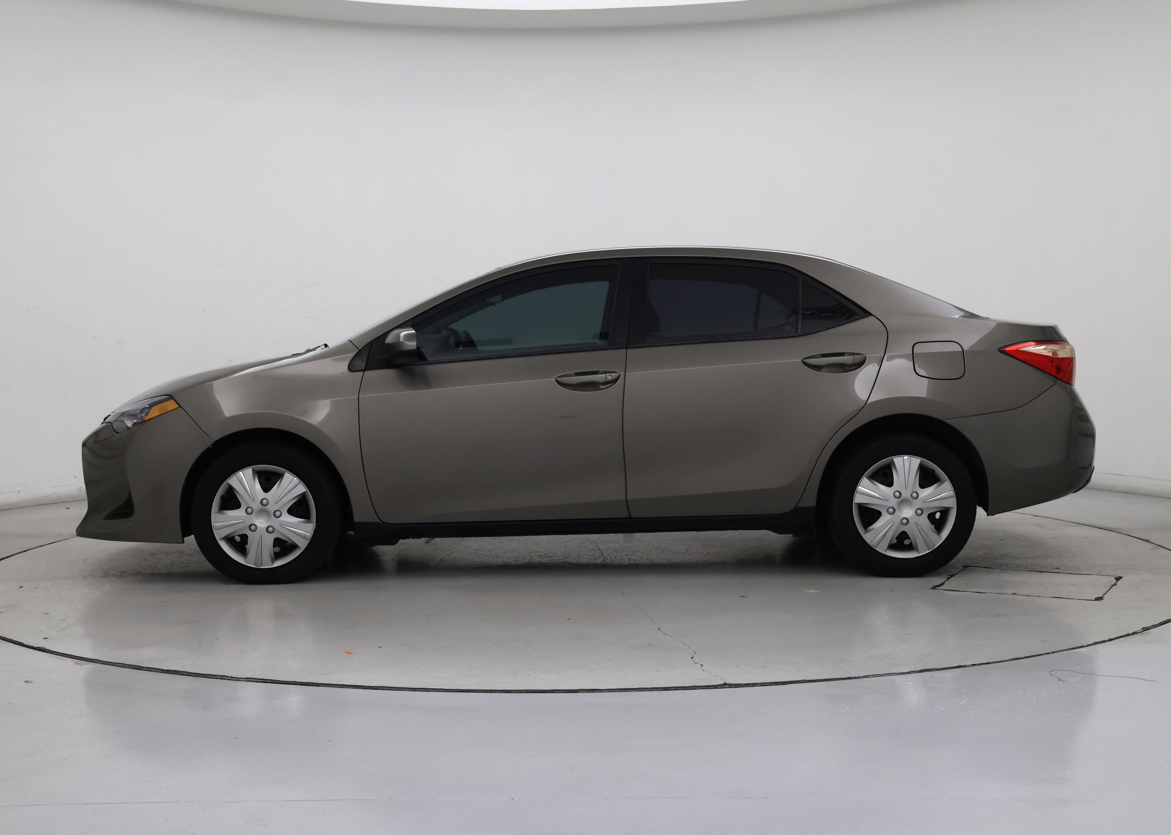 Thumbnail: 2018 Toyota Corolla - 3