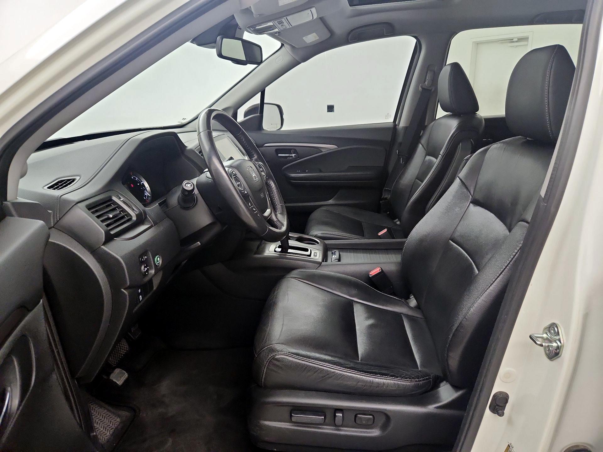 Thumbnail: 2017 Honda Pilot - 11