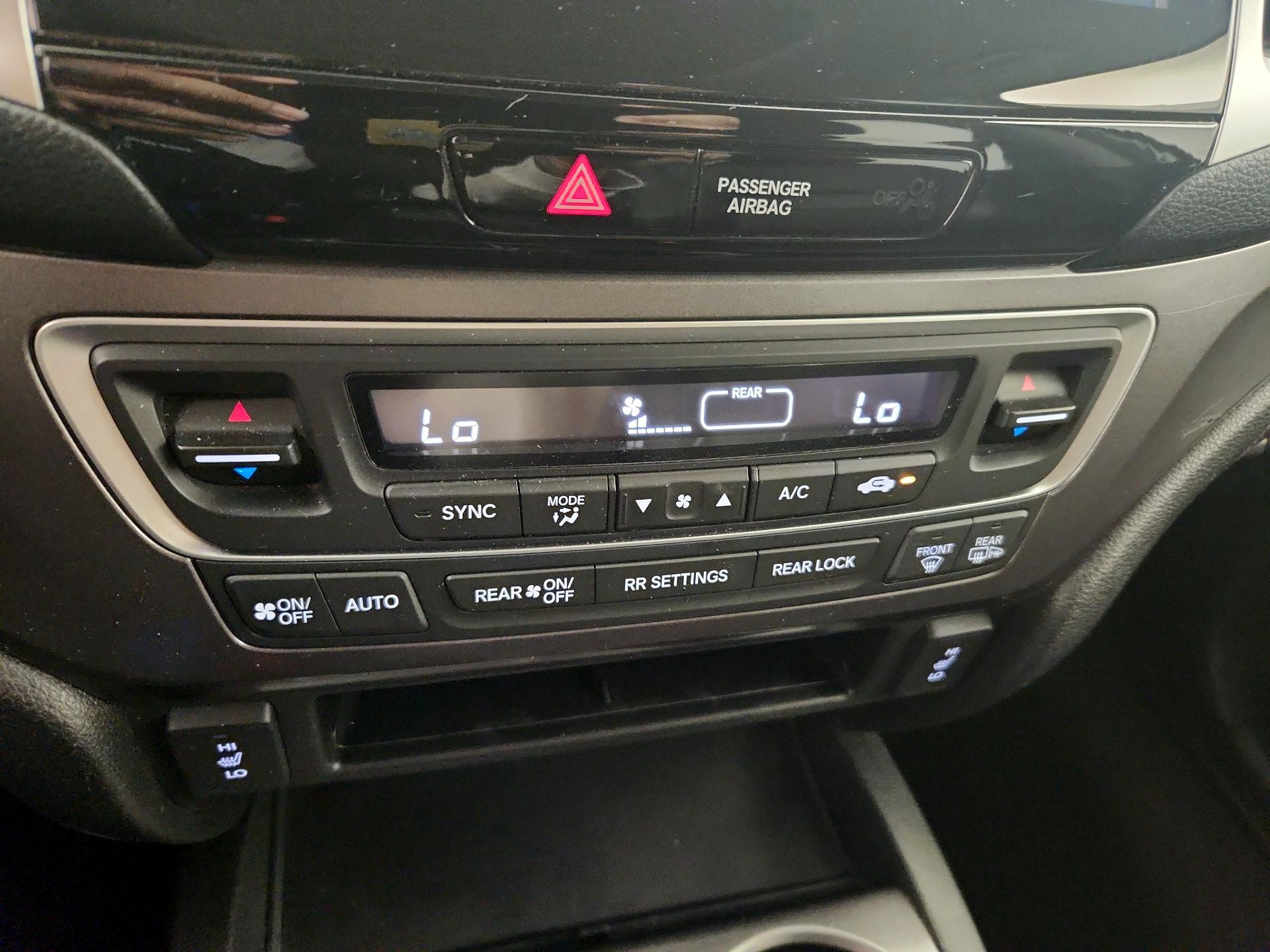 Thumbnail: 2017 Honda Pilot - 16