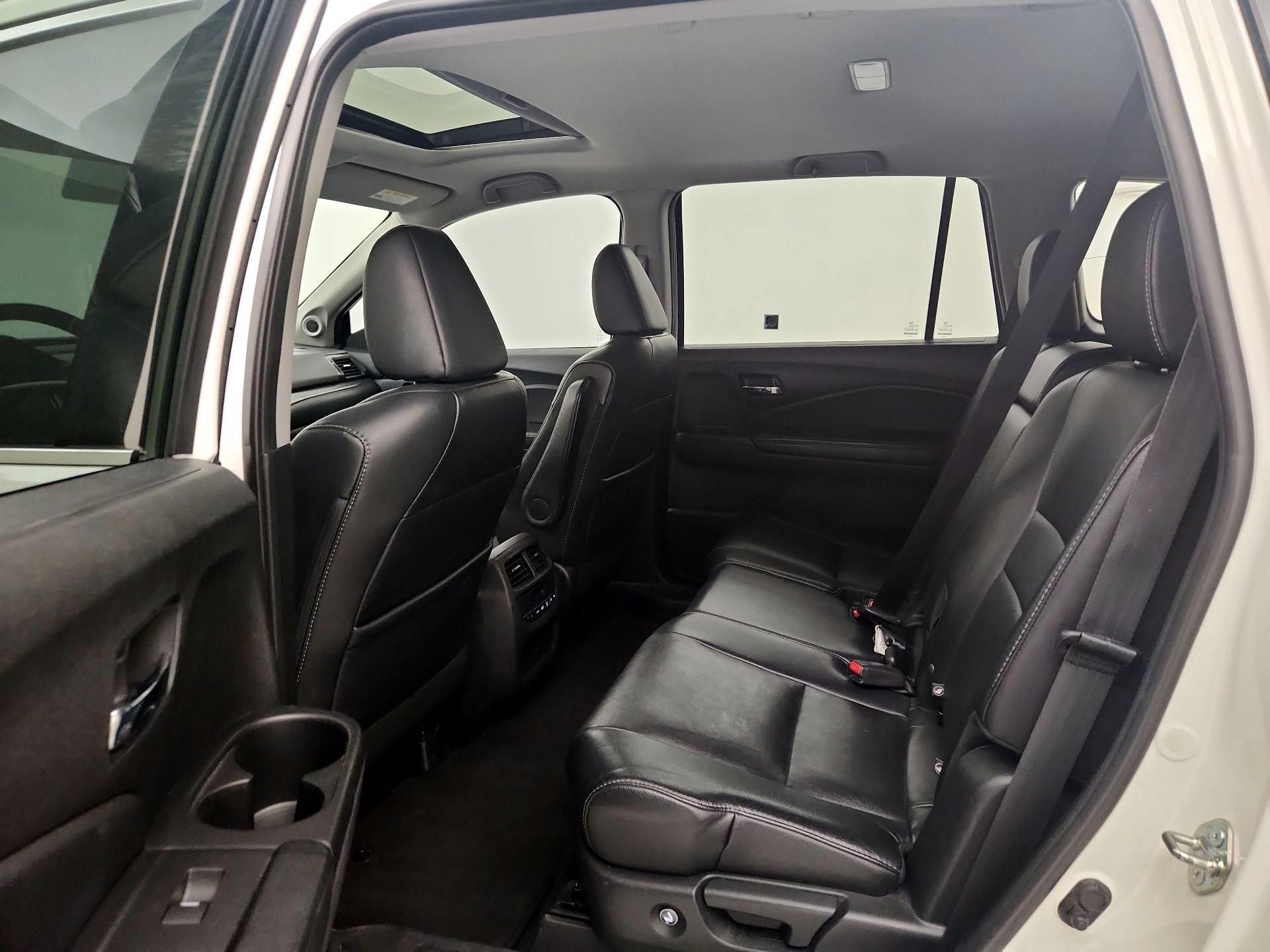 Thumbnail: 2017 Honda Pilot - 20