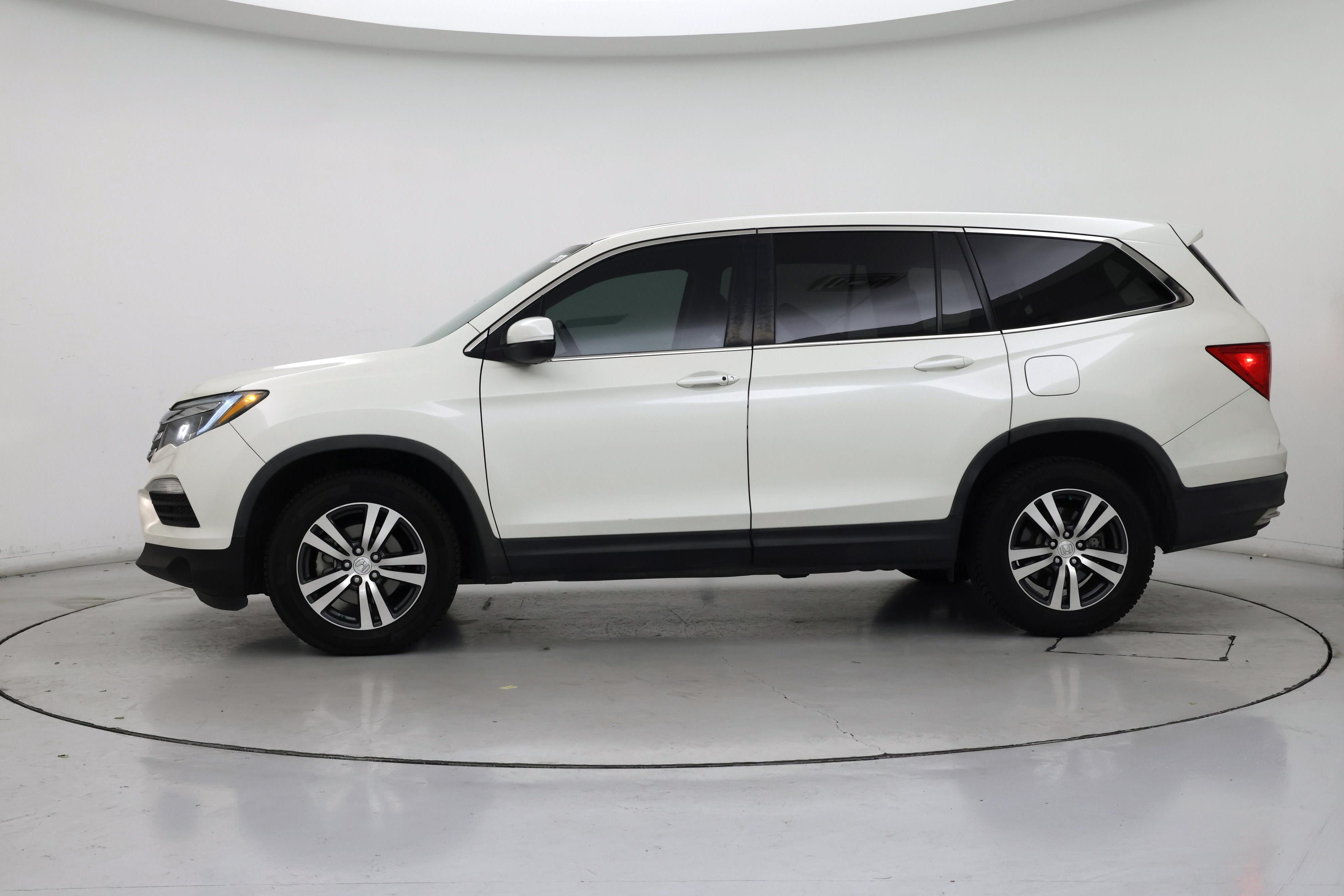 Thumbnail: 2017 Honda Pilot - 3