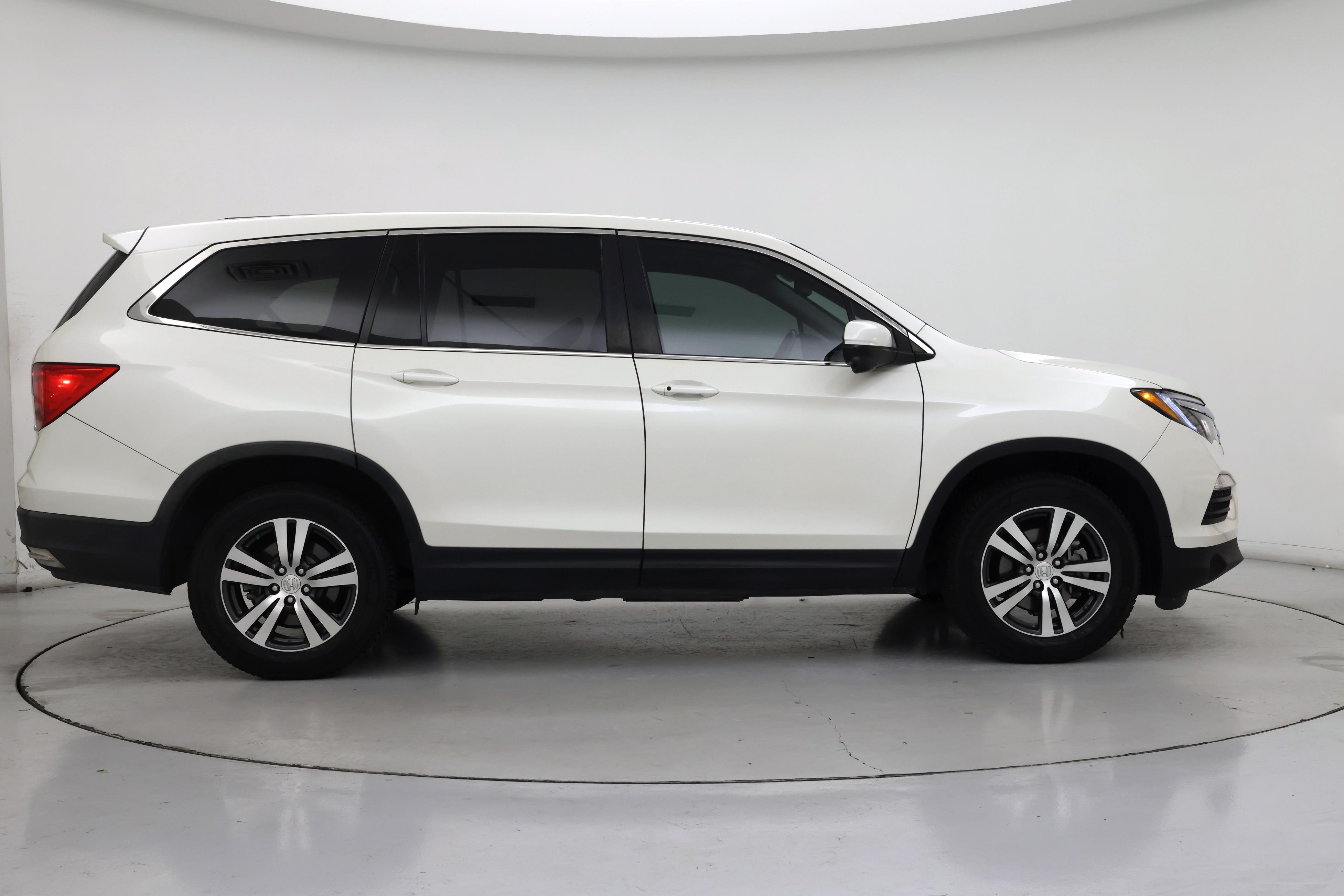 Thumbnail: 2017 Honda Pilot - 7