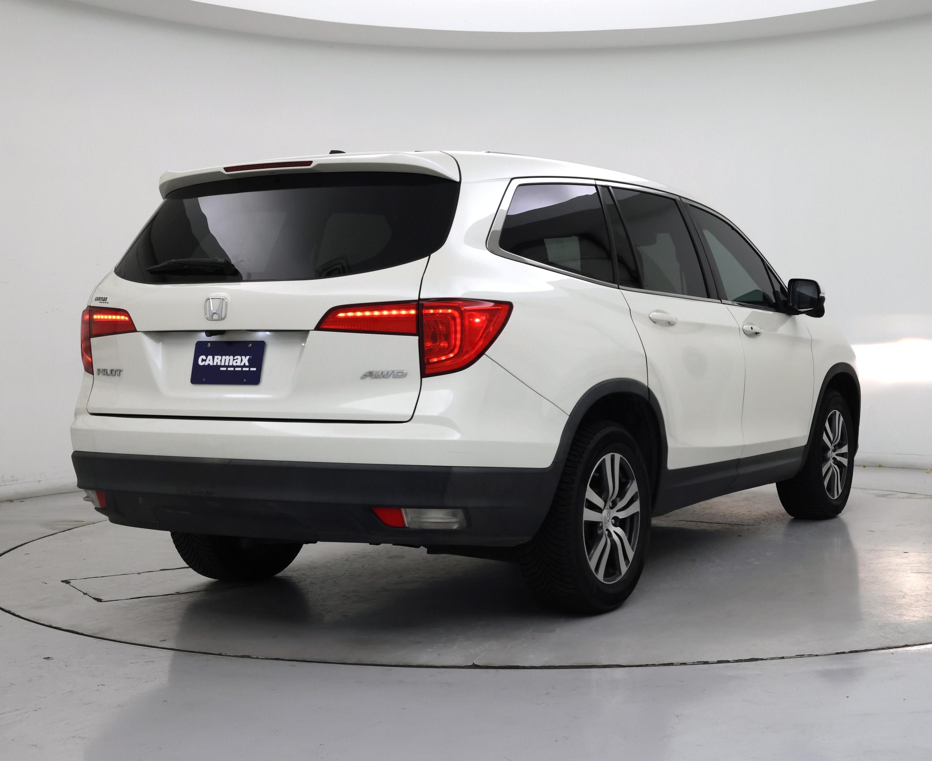 Thumbnail: 2017 Honda Pilot - 8