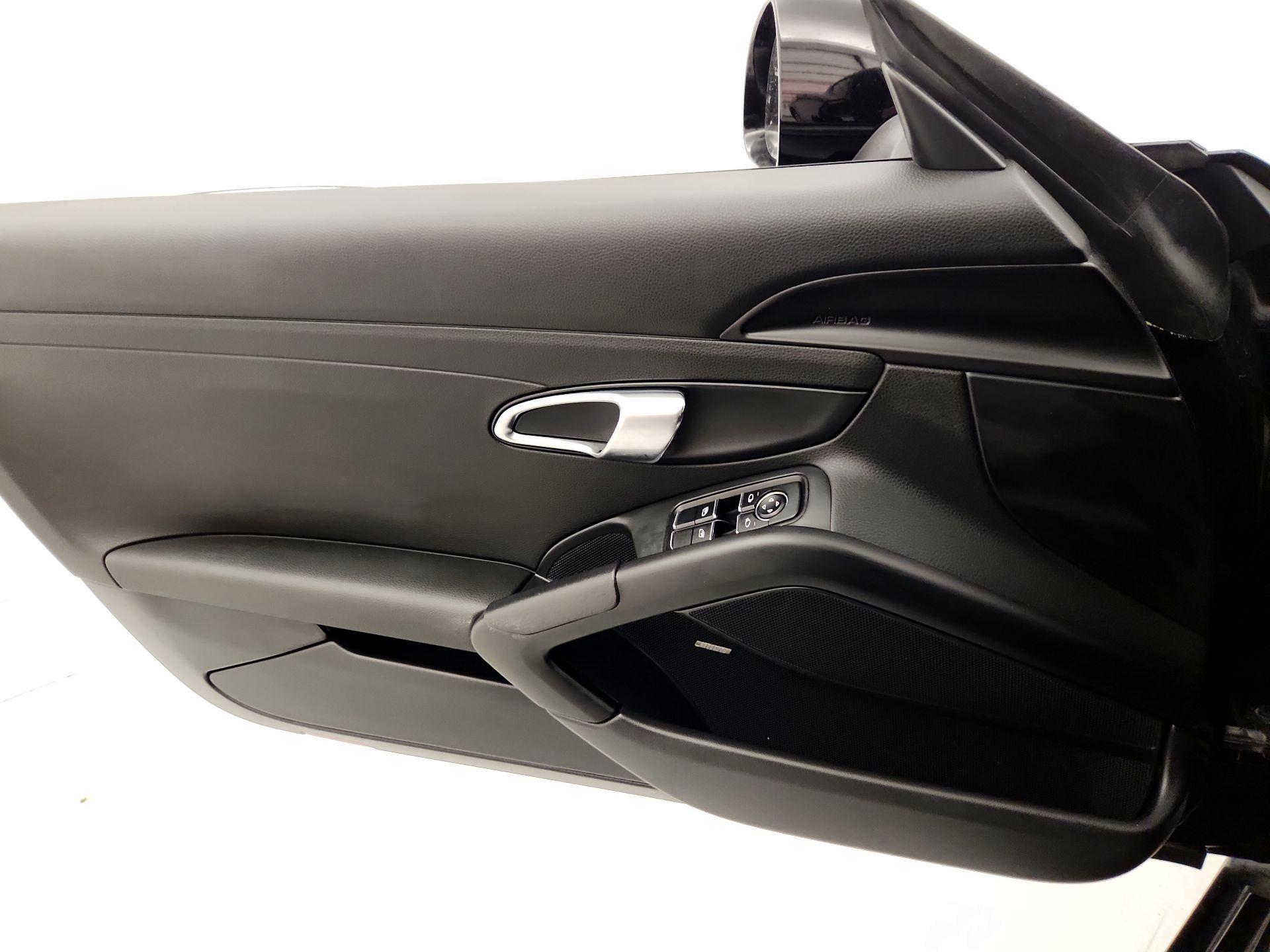 Thumbnail: 2016 Porsche Cayman - 12