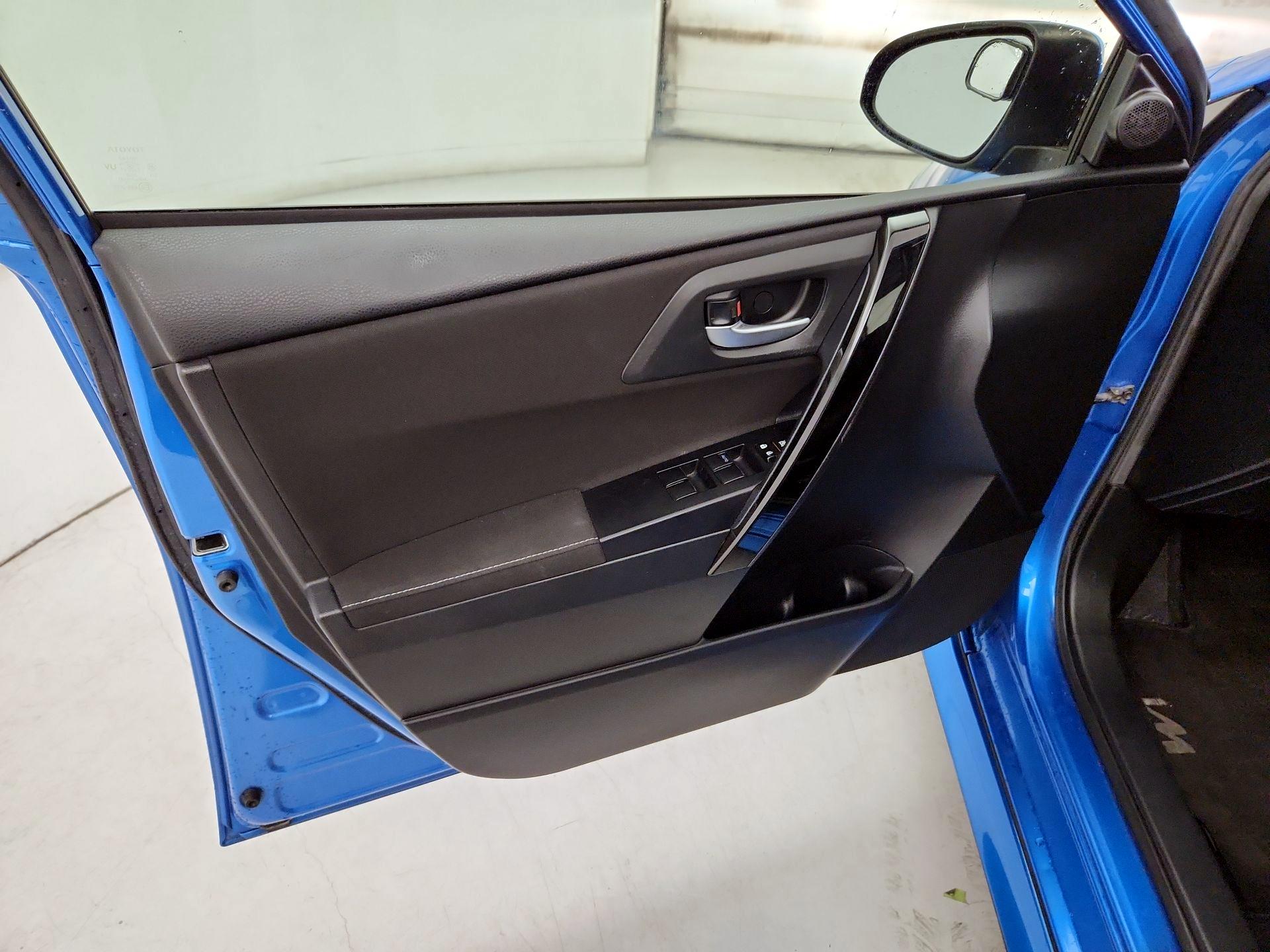 Thumbnail: 2017 Toyota Corolla iM - 12