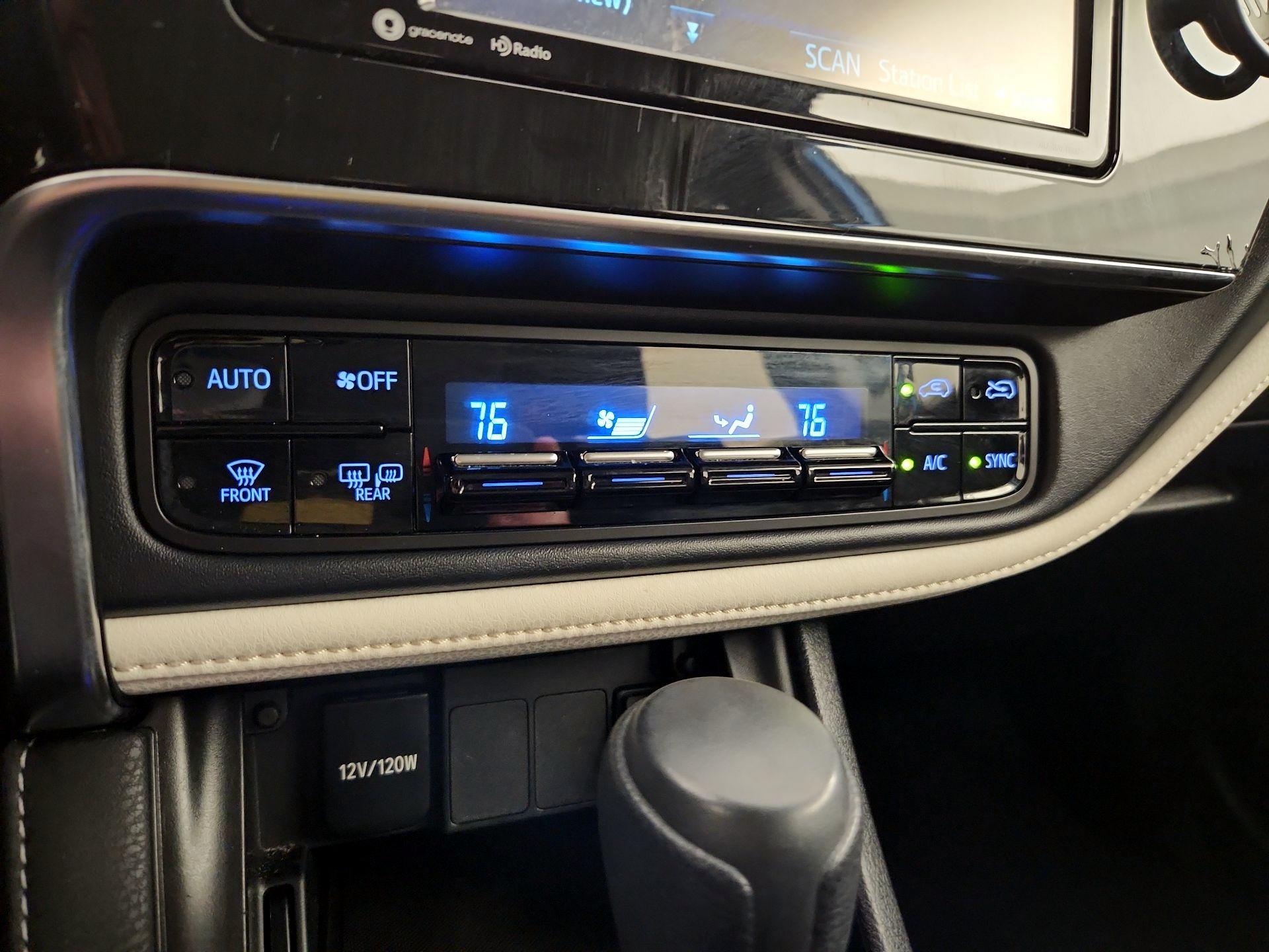 Thumbnail: 2017 Toyota Corolla iM - 16