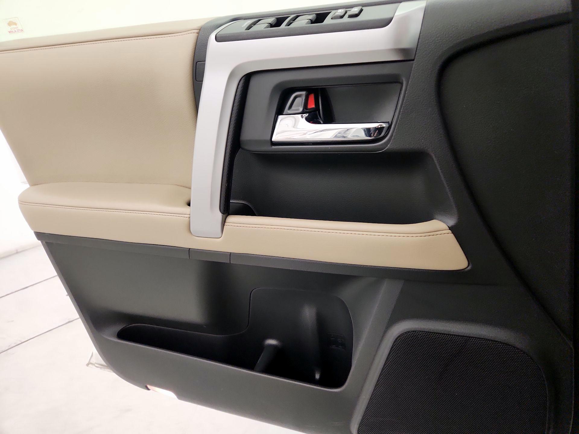 Thumbnail: 2017 Toyota 4Runner - 12
