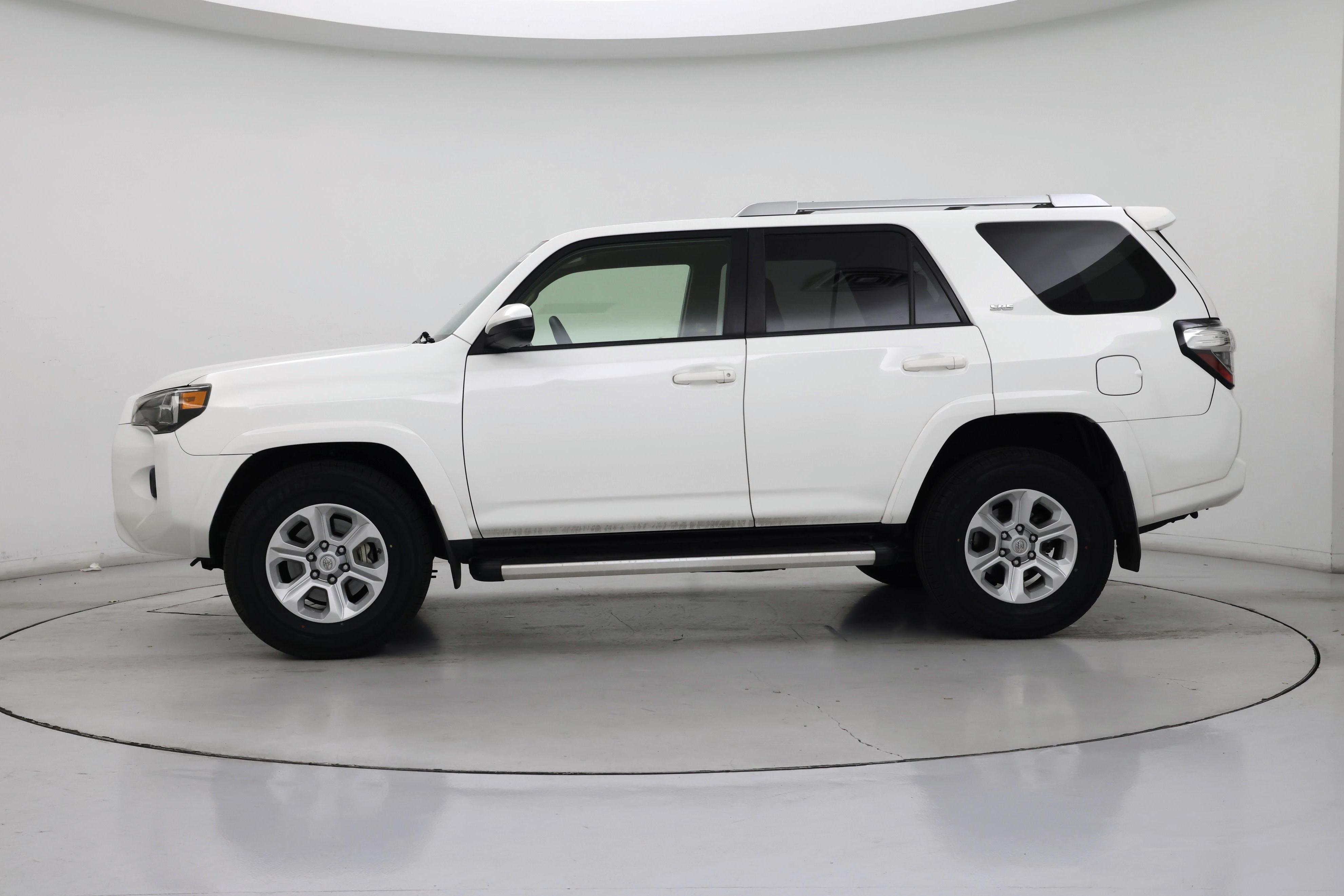 Thumbnail: 2017 Toyota 4Runner - 3