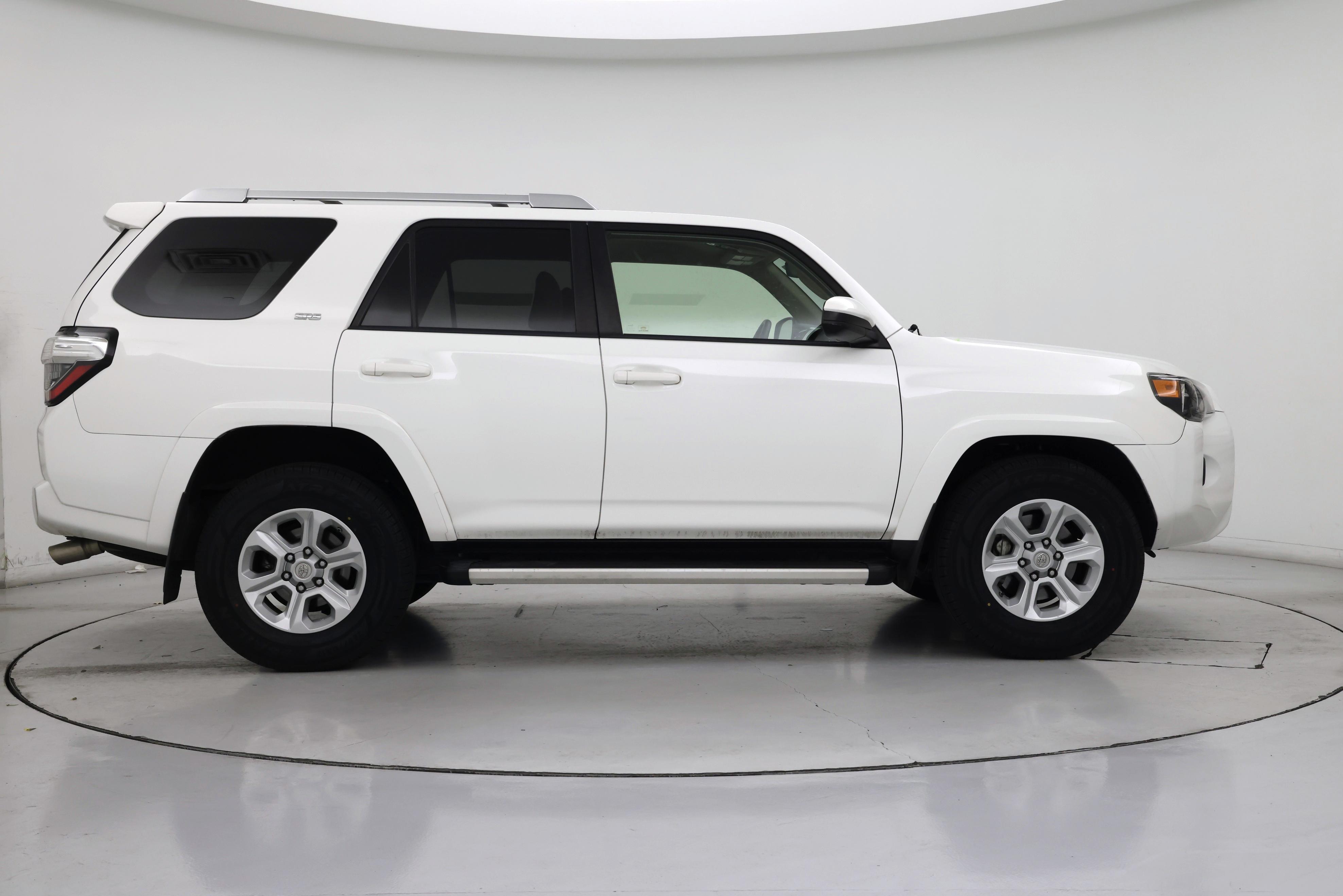 Thumbnail: 2017 Toyota 4Runner - 7