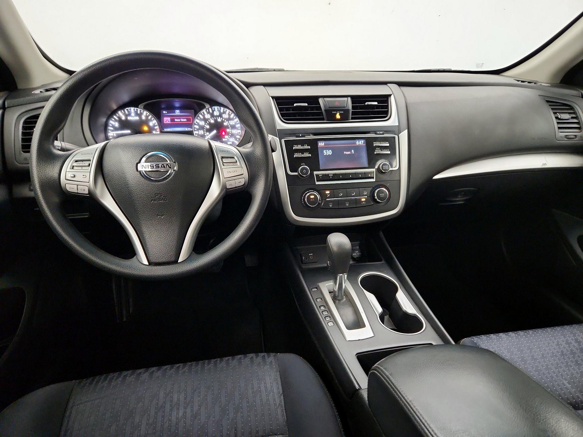 Thumbnail: 2017 Nissan Altima - 9