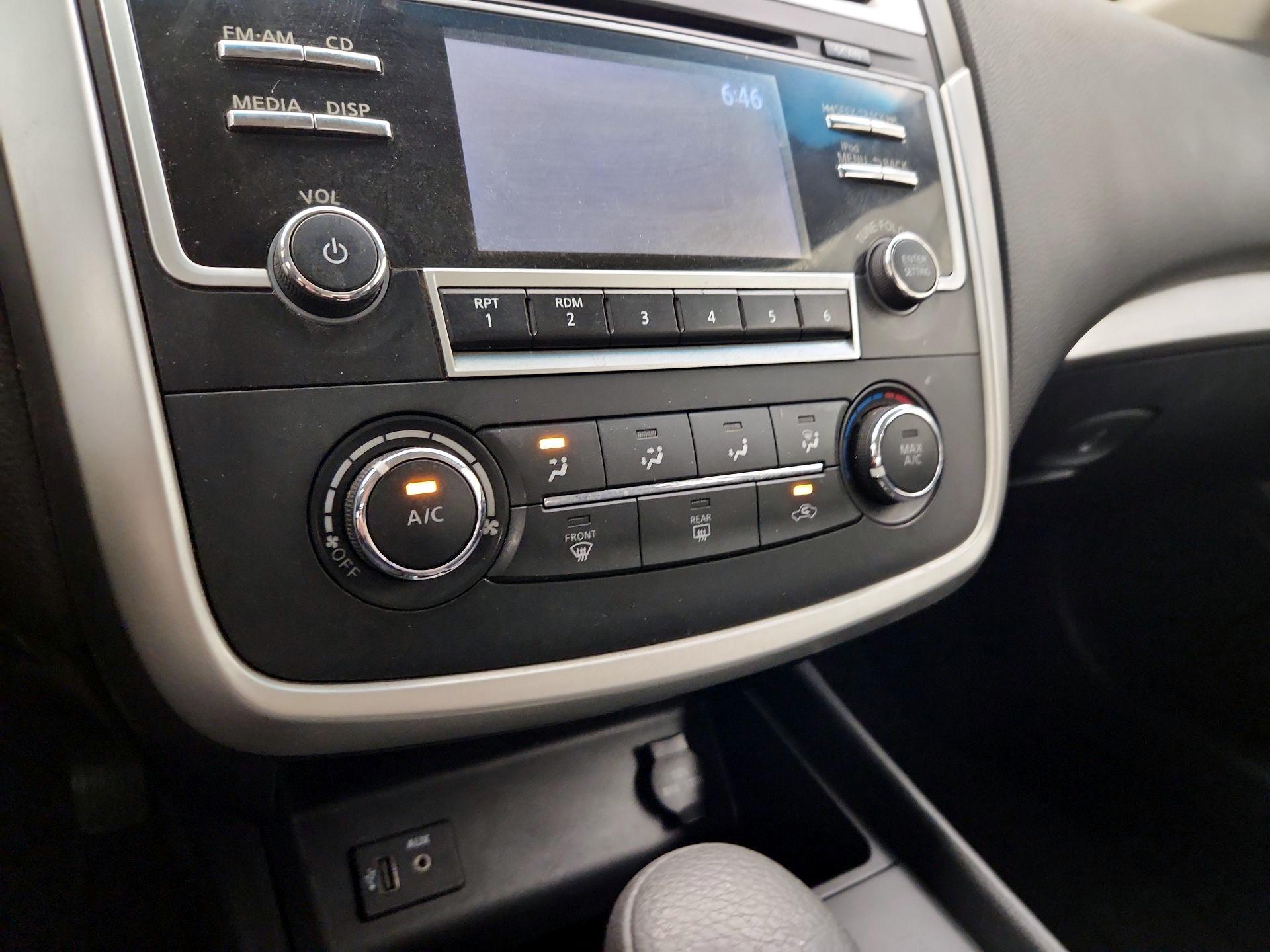 Thumbnail: 2017 Nissan Altima - 16