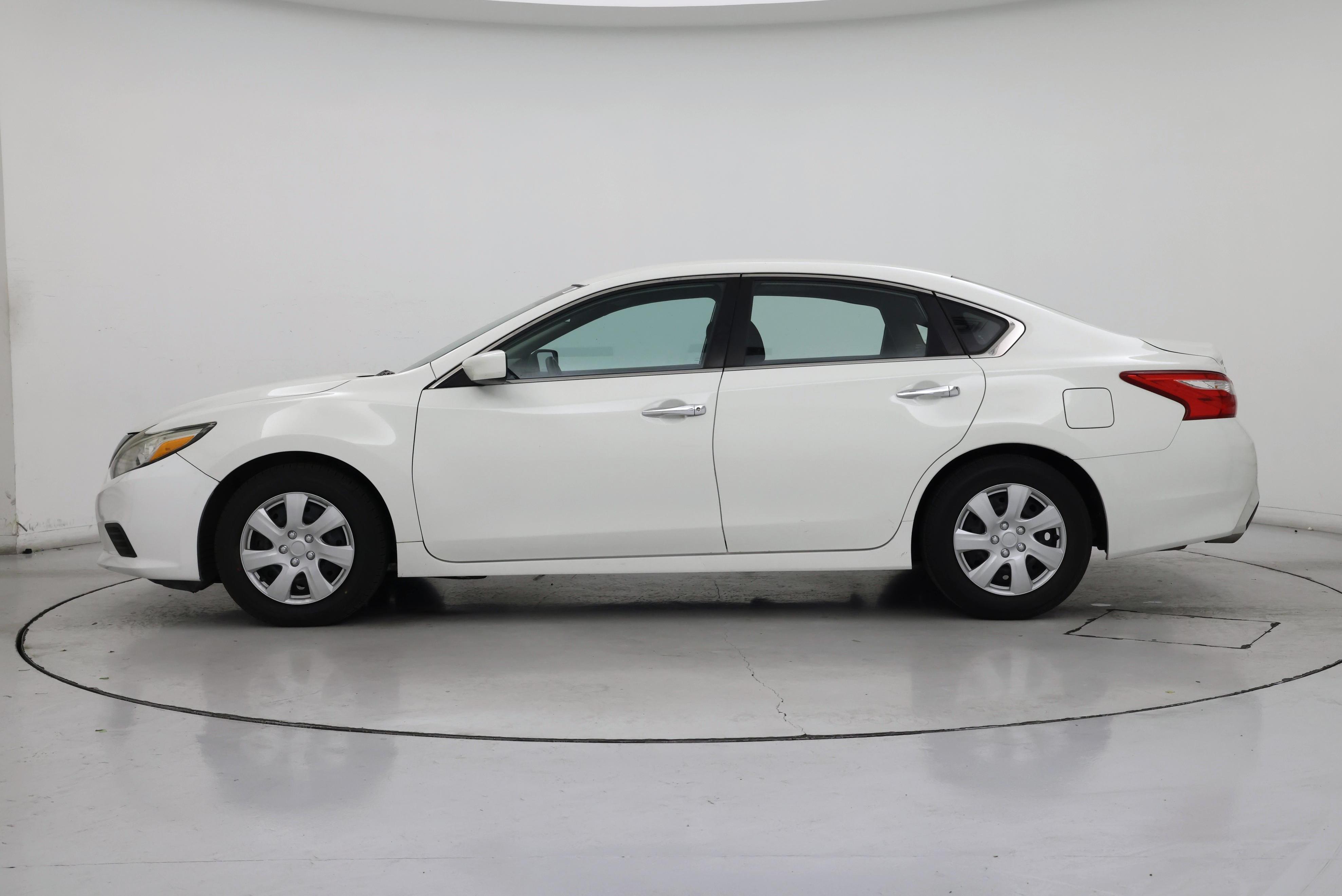 Thumbnail: 2017 Nissan Altima - 3