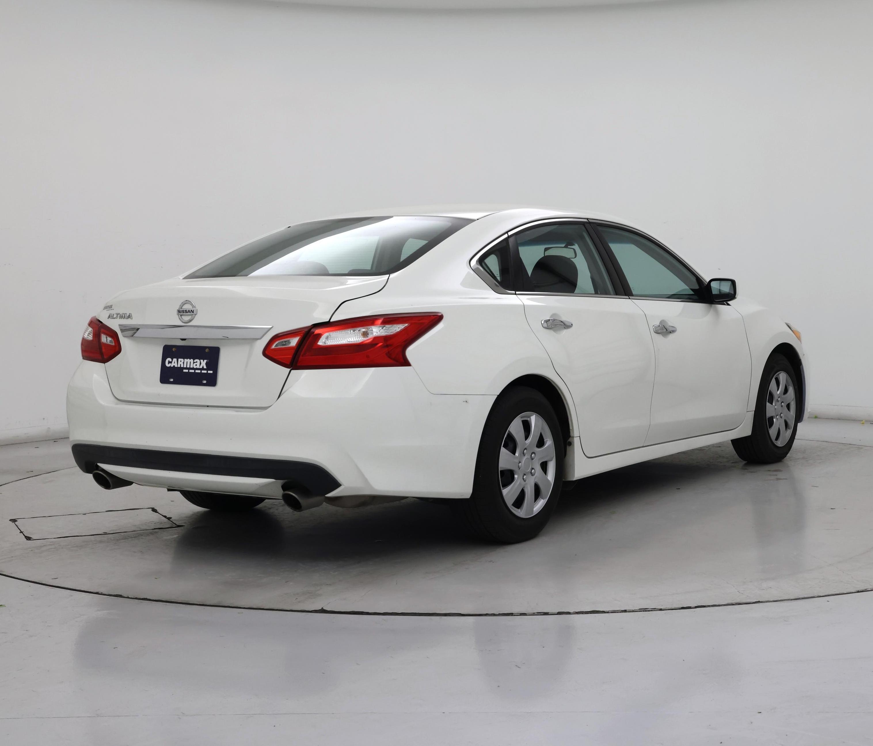 Thumbnail: 2017 Nissan Altima - 8