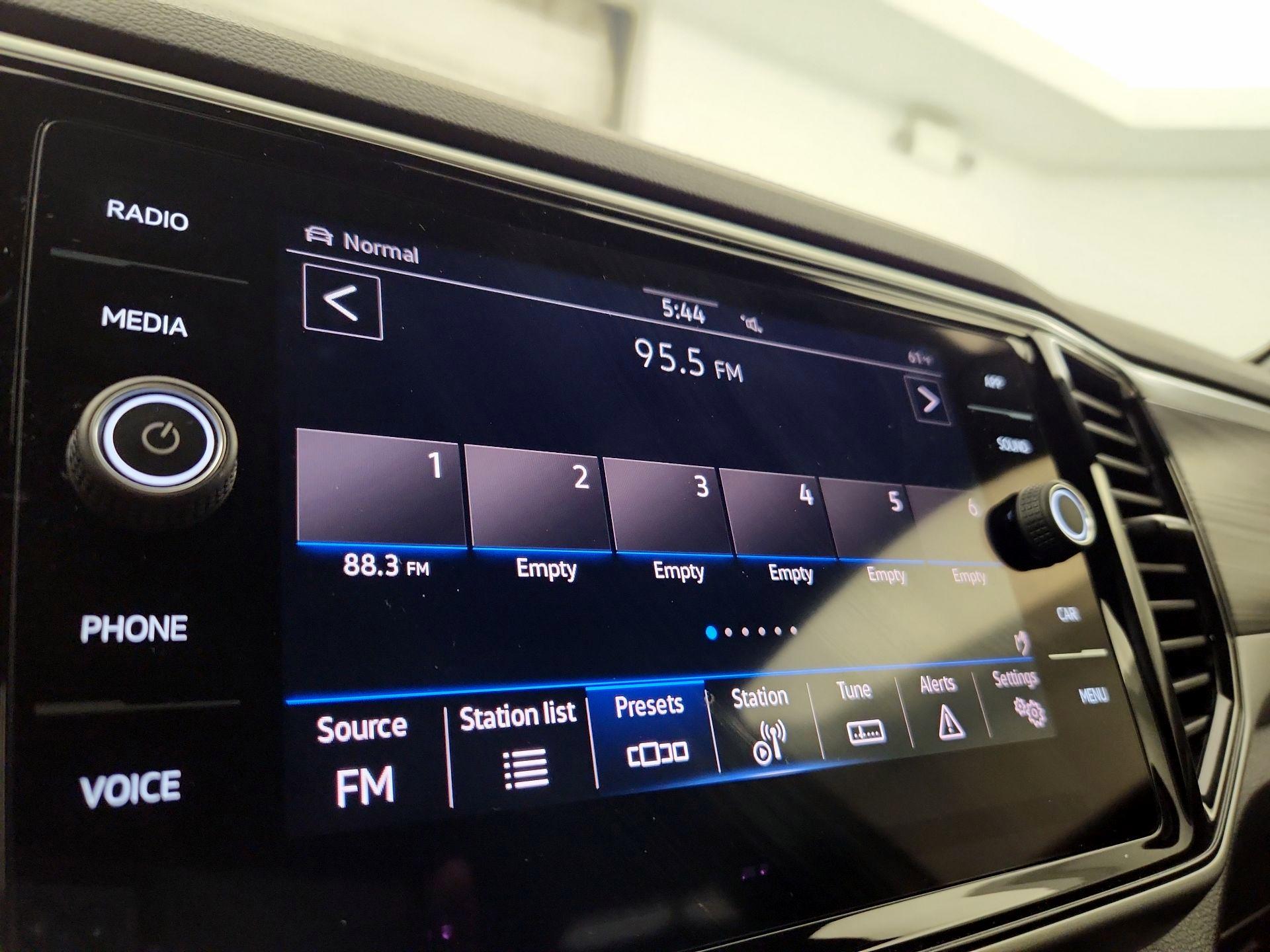 Thumbnail: 2023 Volkswagen Atlas - 15