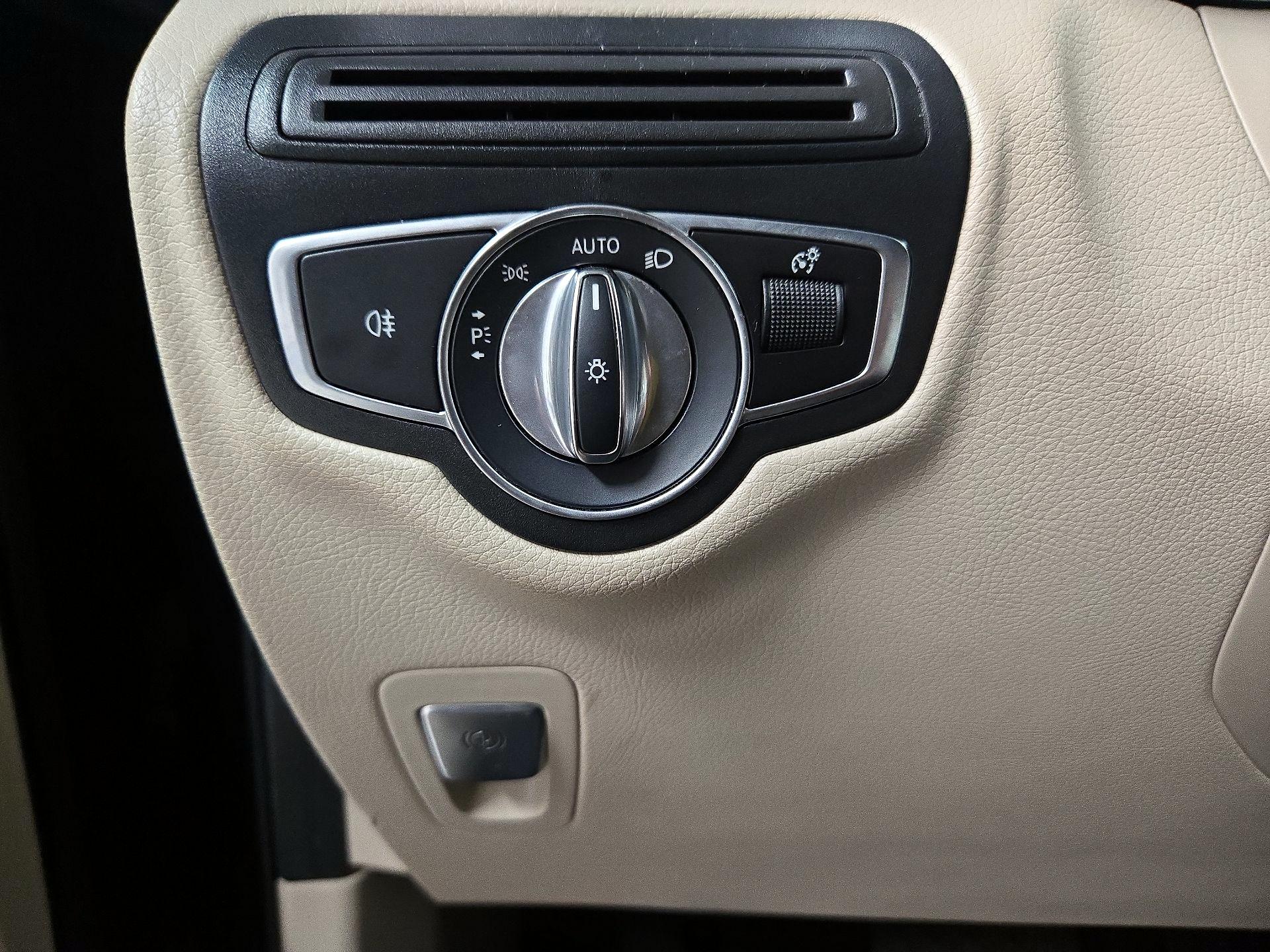 Thumbnail: 2019 Mercedes-Benz GLC - 13