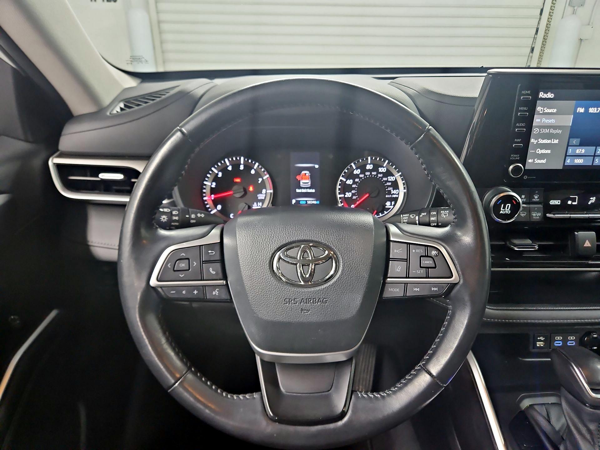 Thumbnail: 2022 Toyota Highlander - 10