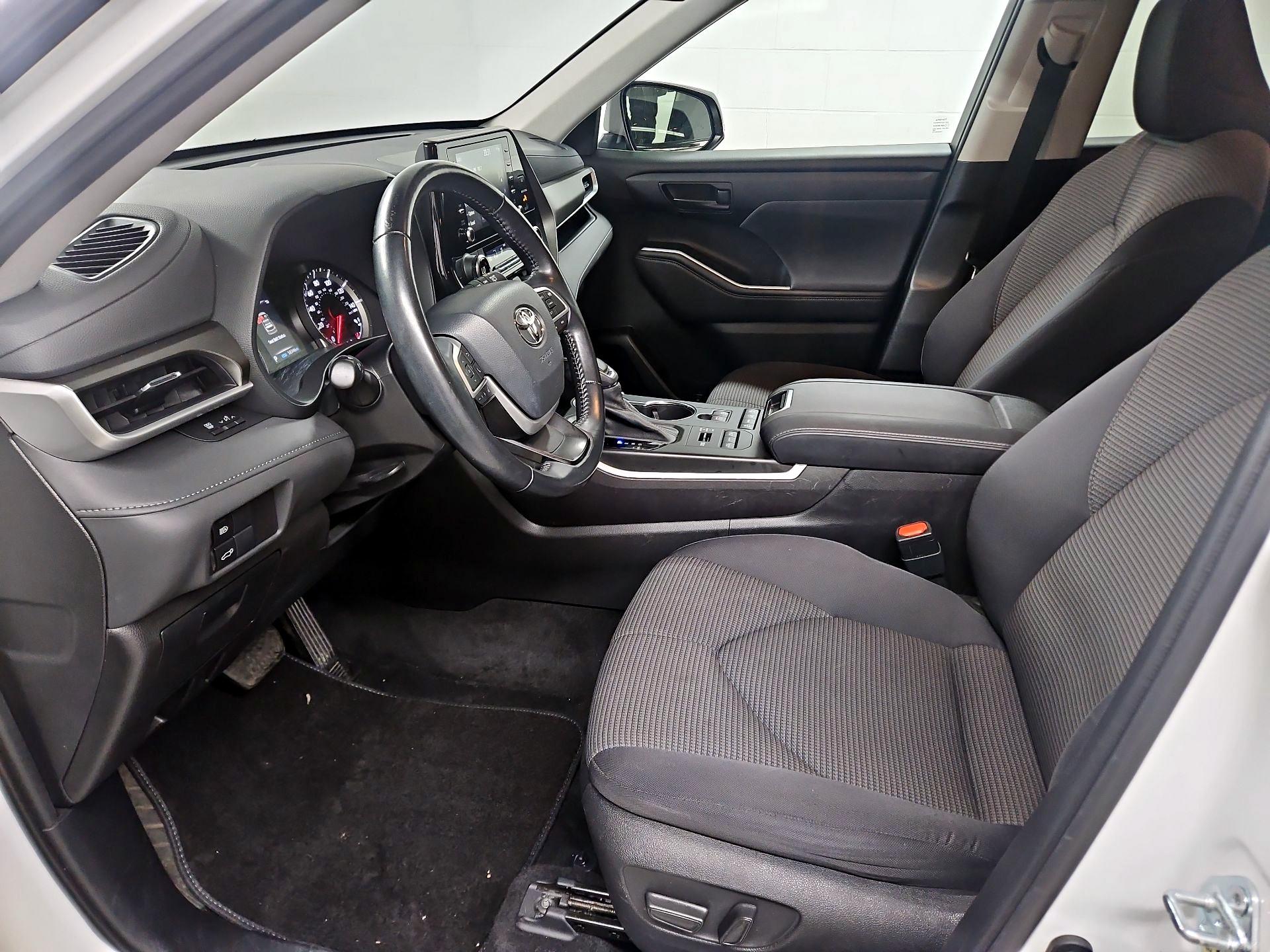 Thumbnail: 2022 Toyota Highlander - 11