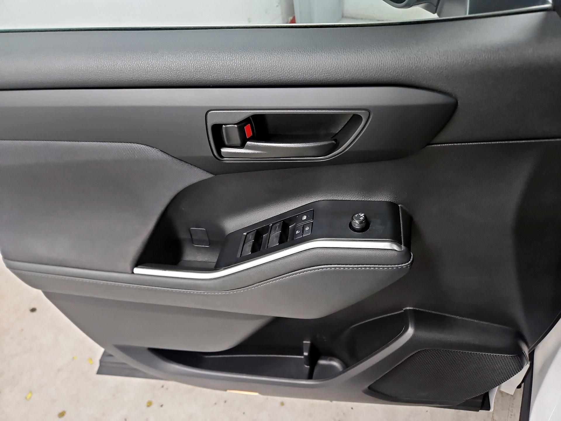 Thumbnail: 2022 Toyota Highlander - 12