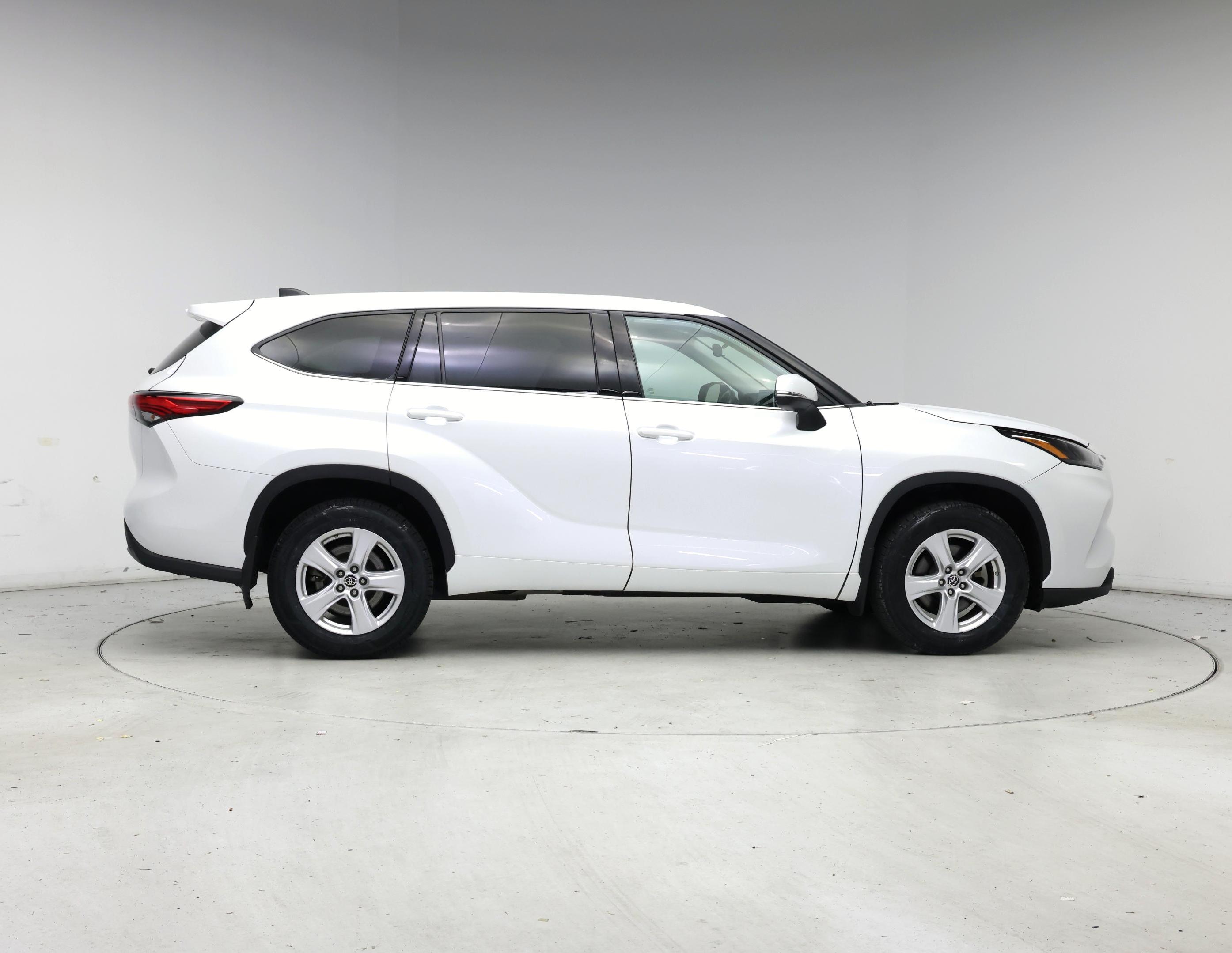 Thumbnail: 2022 Toyota Highlander - 7