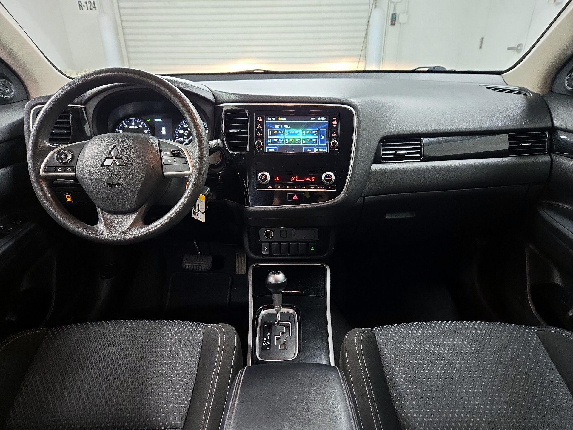 Thumbnail: 2020 Mitsubishi Outlander - 9