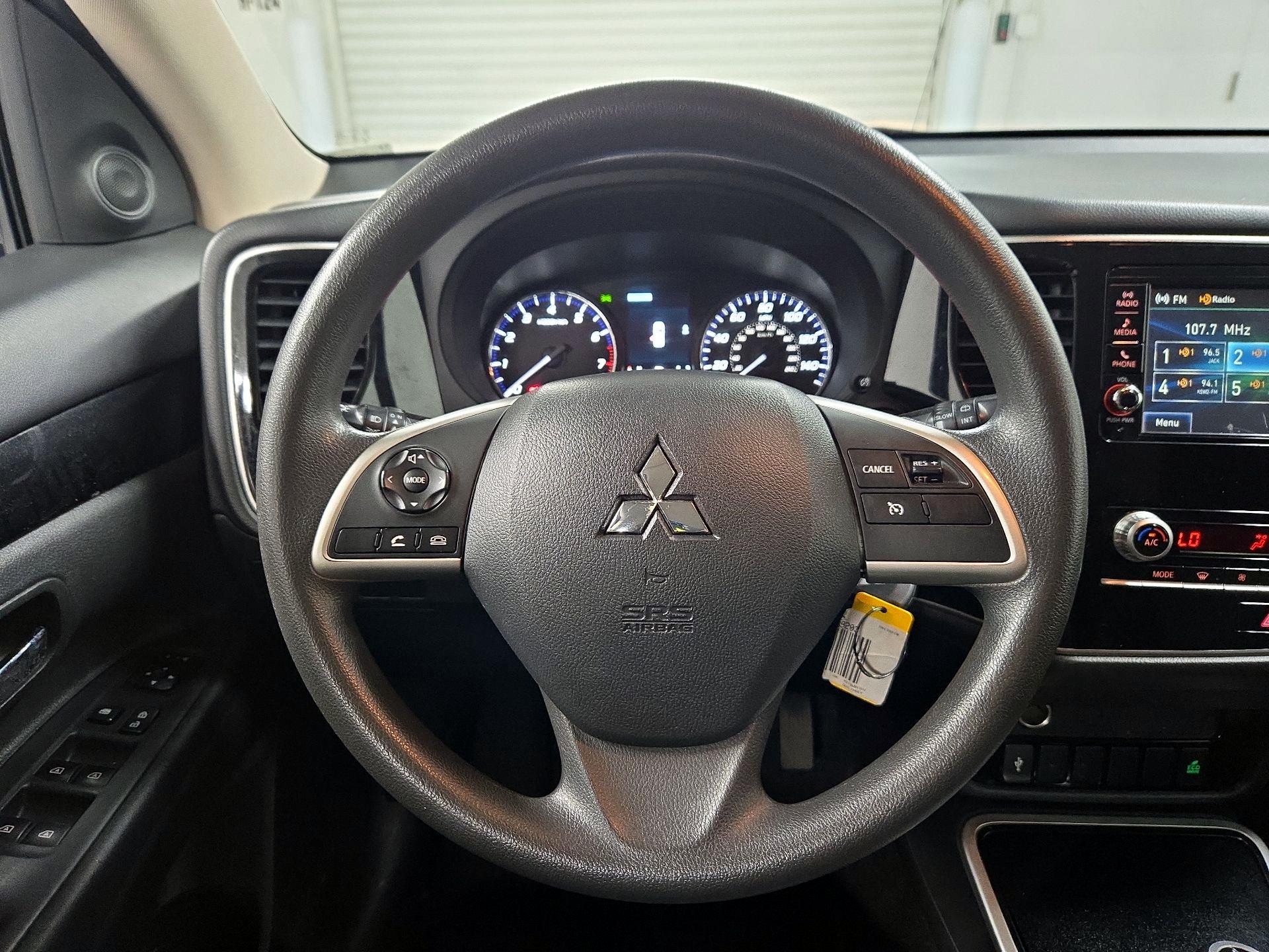 Thumbnail: 2020 Mitsubishi Outlander - 10